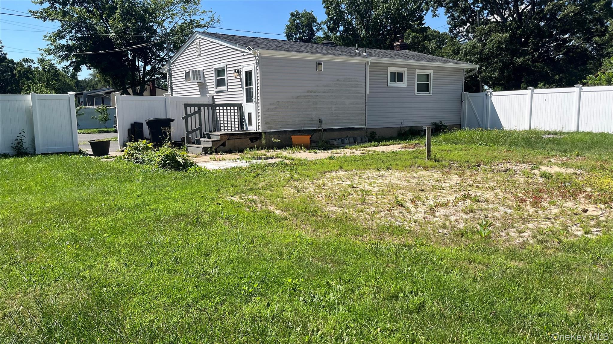 5th image of 23 Pine St, Islip, NY 11717 | MLS# 1040975