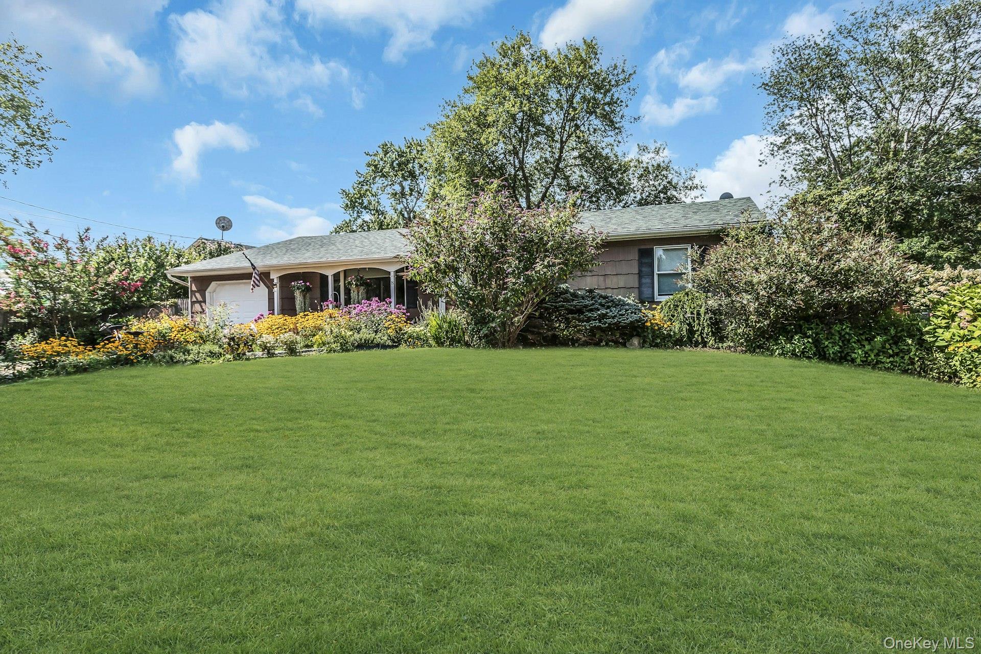5th image of 8 Baymens Ct, Islip, NY 11782 | MLS# 1040976