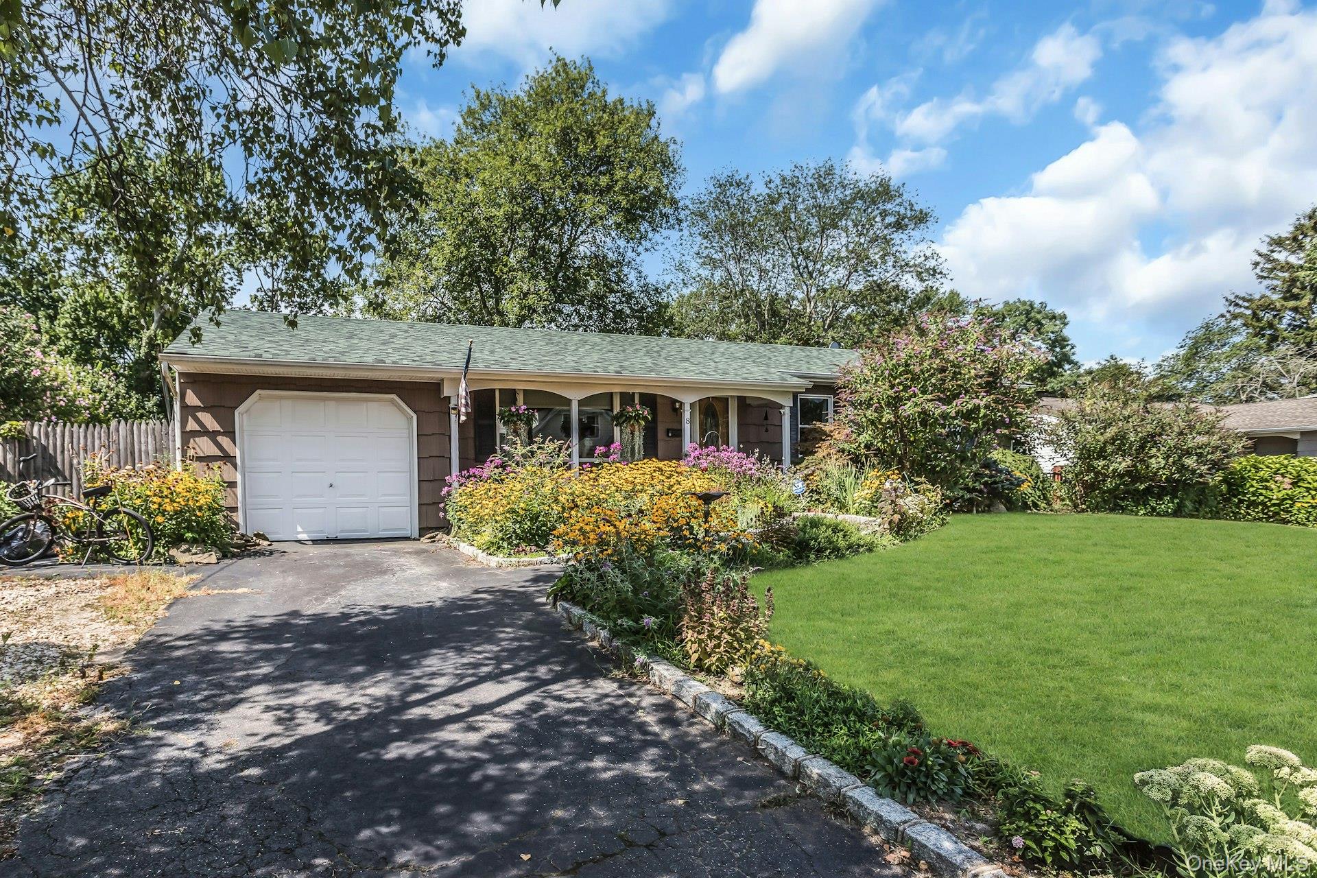 1st image of 8 Baymens Ct, Islip, NY 11782 | MLS# 1040976