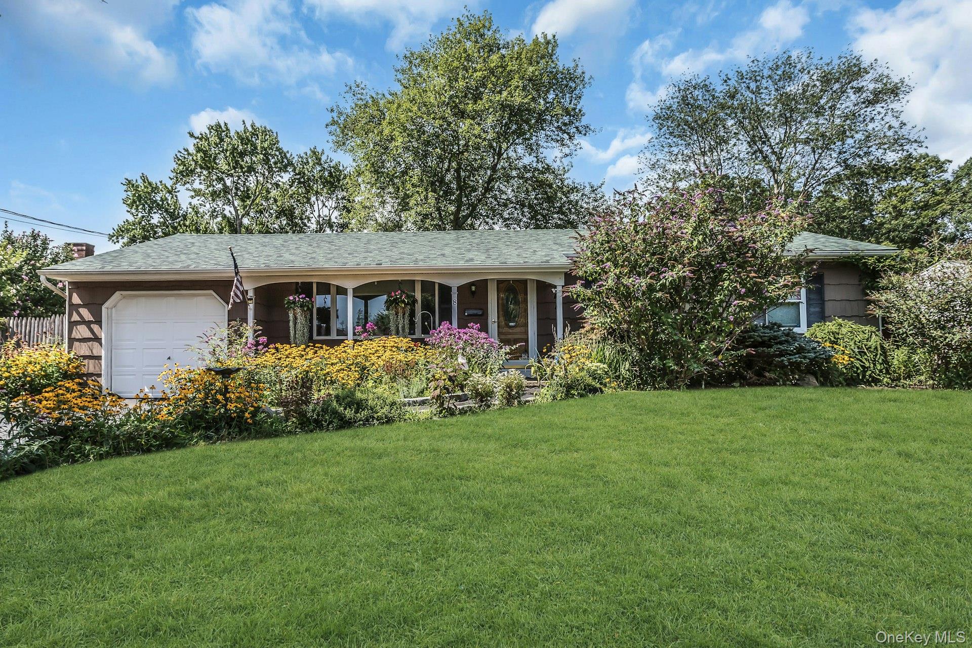 4th image of 8 Baymens Ct, Islip, NY 11782 | MLS# 1040976