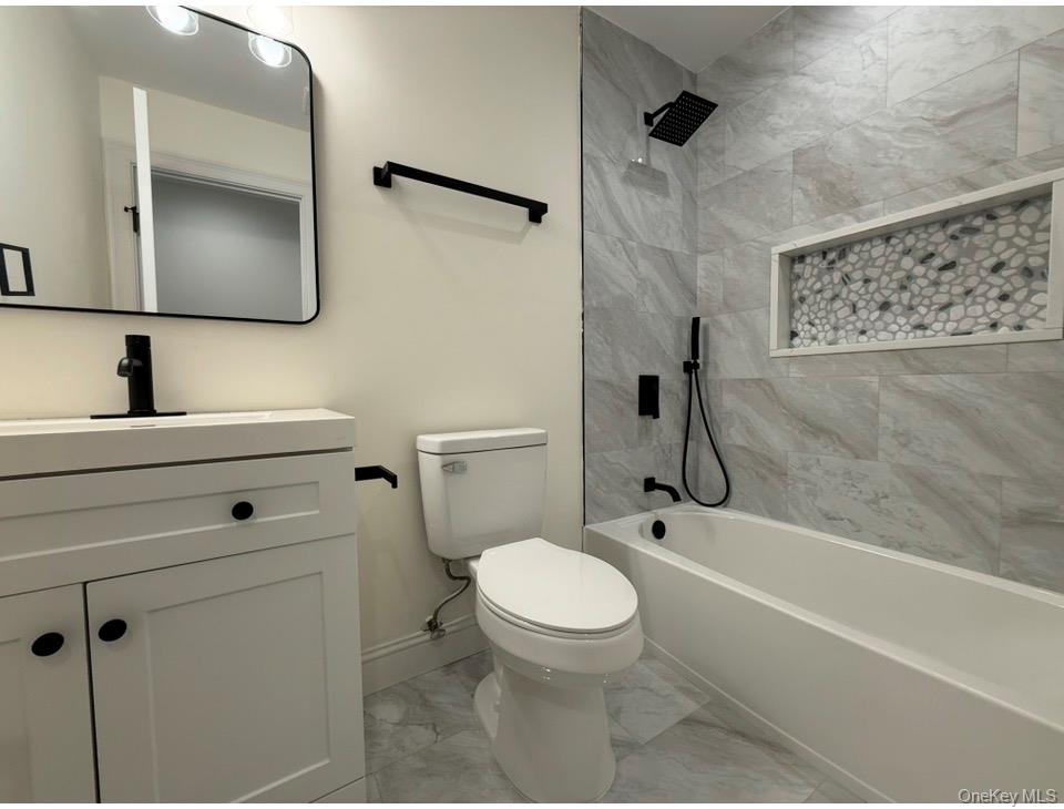 10th image of 35 Bedford St, Babylon, NY 11798 | MLS# 1040989
