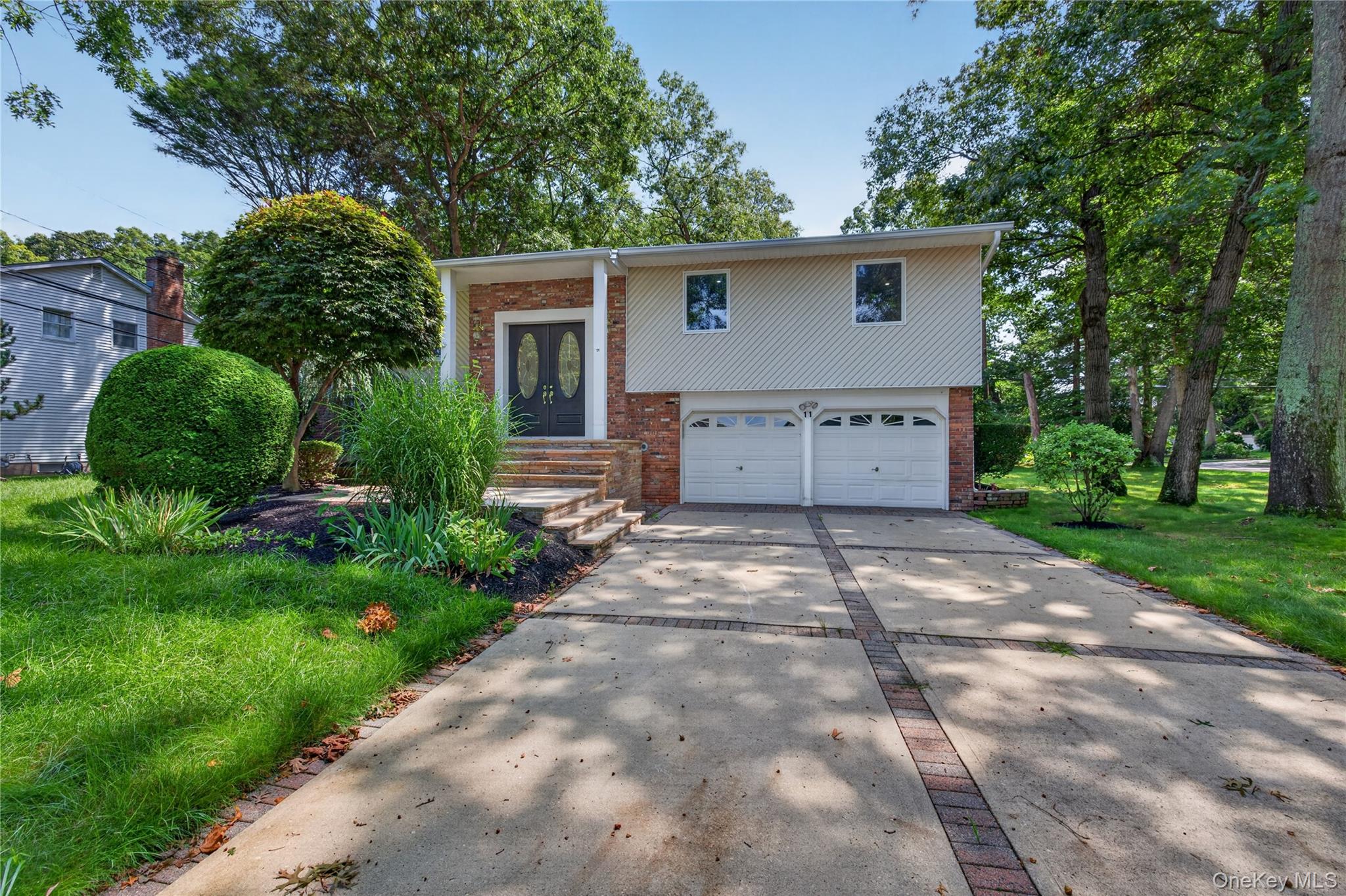1st image of 11 Penguin Ln, Huntington, NY 11725 | MLS# 1041009