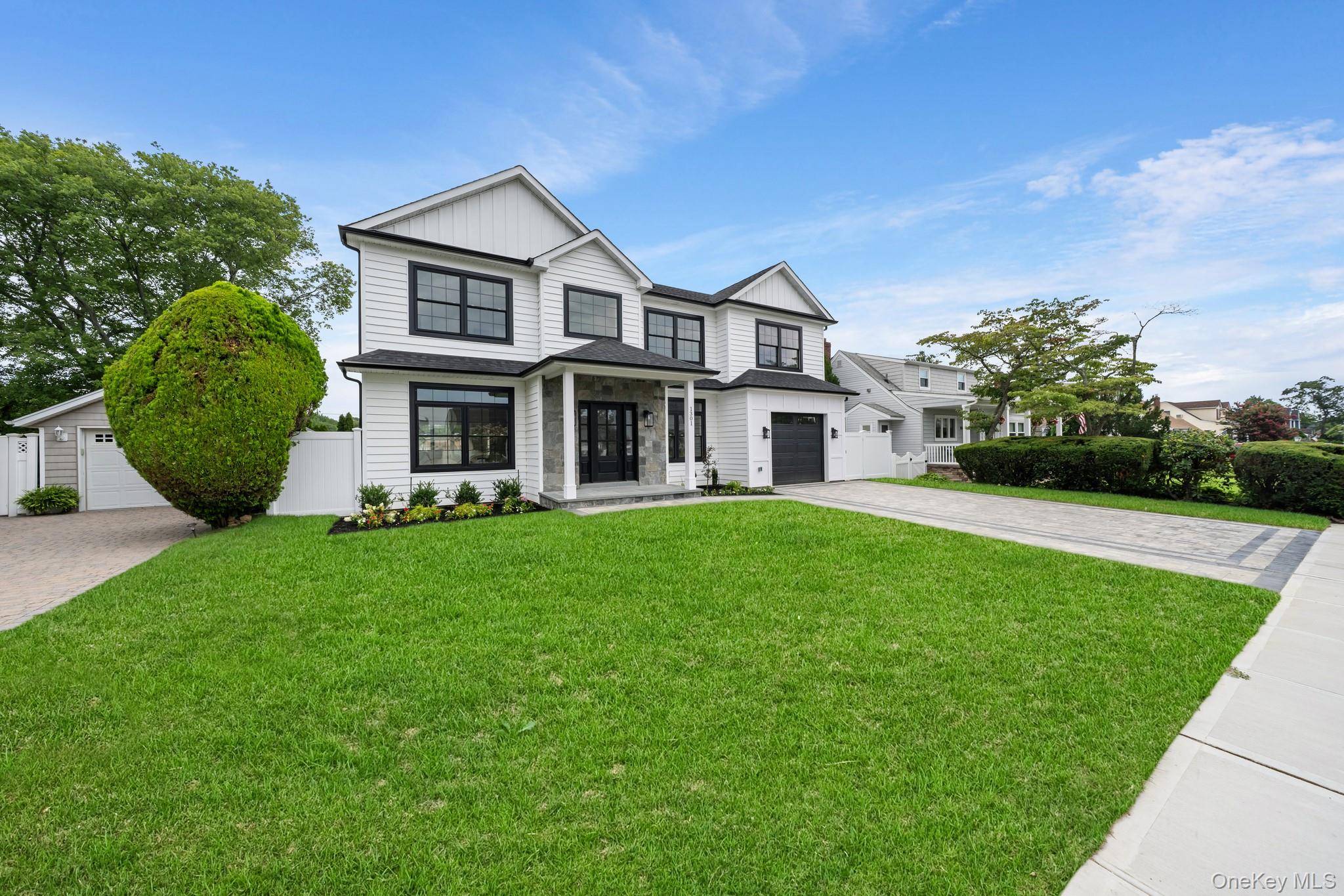 2nd image of 1301 Lakeside Dr, Hempstead, NY 11793 | MLS# 1041010
