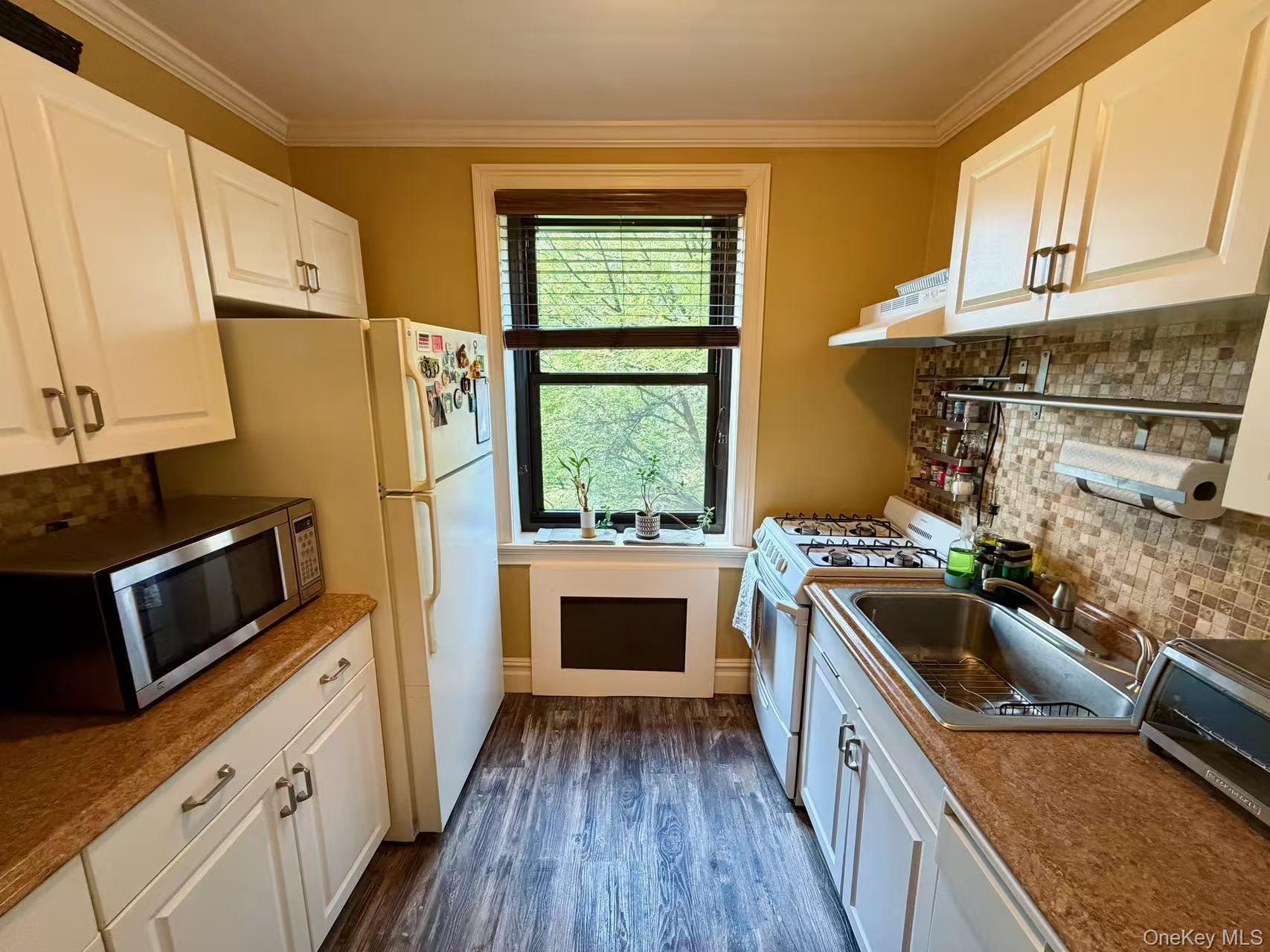 2nd image of 211 05 75th Ave #3D, New York, NY 11364 | MLS# 1041028