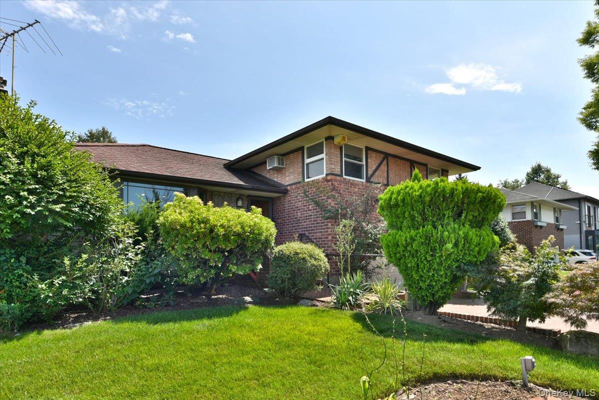 2nd image of 12 Leonard Rd, Oyster Bay, NY 11791 | MLS# 1041125