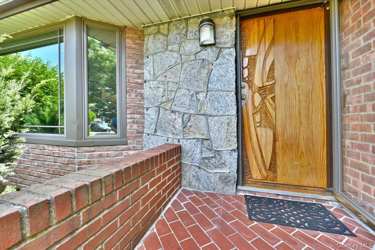 5th image of 12 Leonard Rd, Oyster Bay, NY 11791 | MLS# 1041125