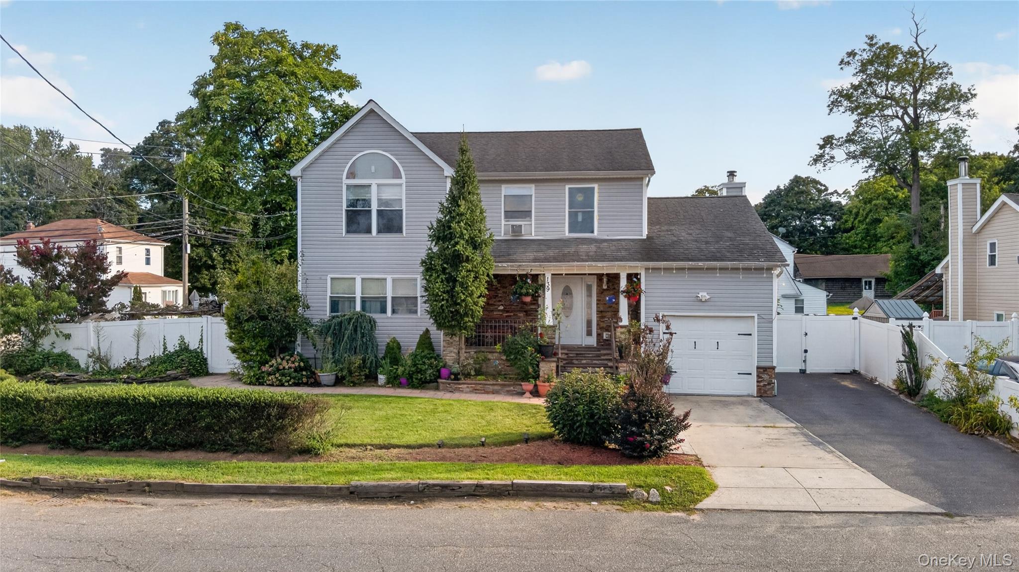1st image of 139 Smith St, Babylon, NY 11701 | MLS# 1041214