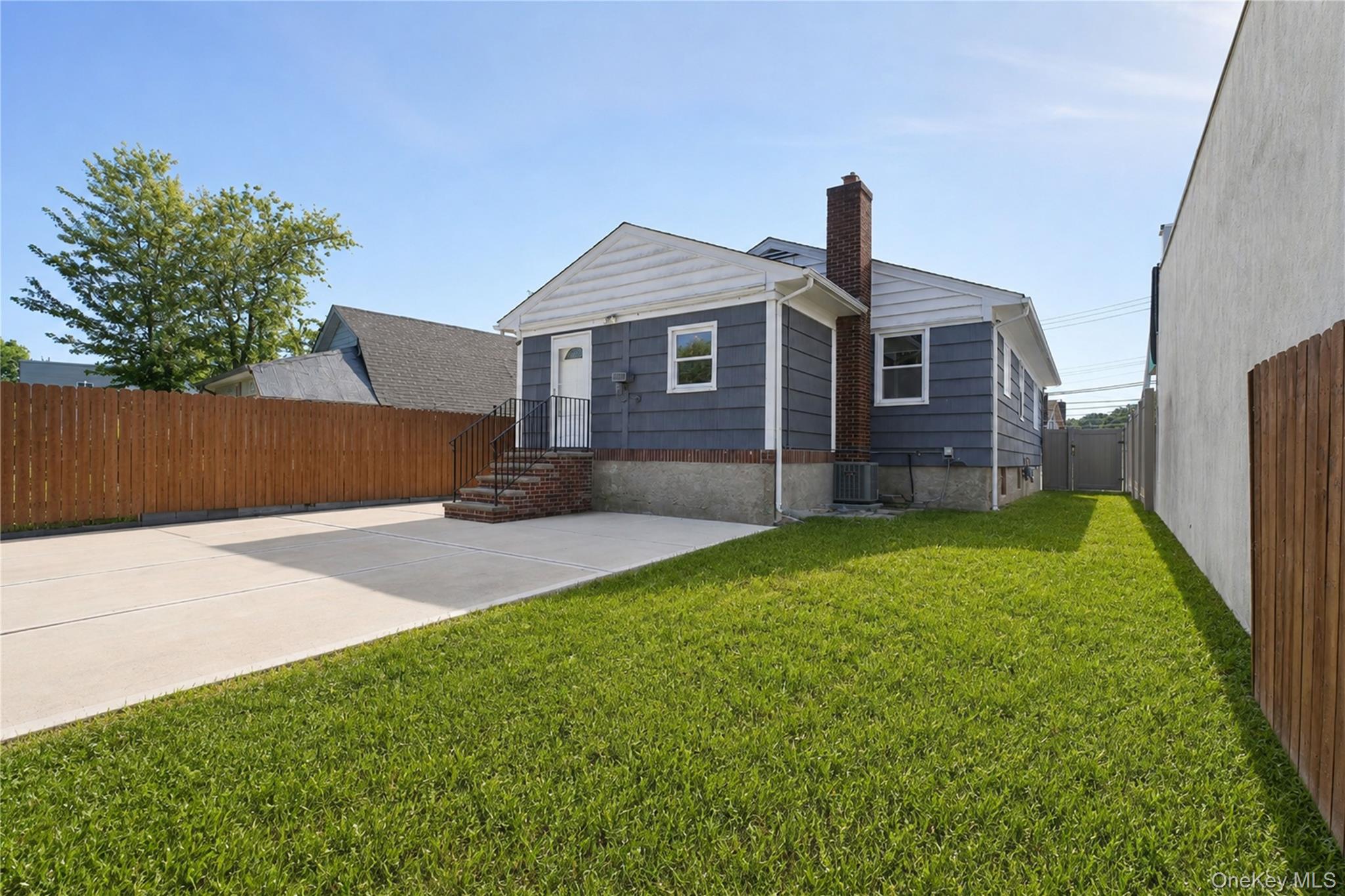 3rd image of 3895 Amboy Rd, New York, NY 10308 | MLS# 1041255