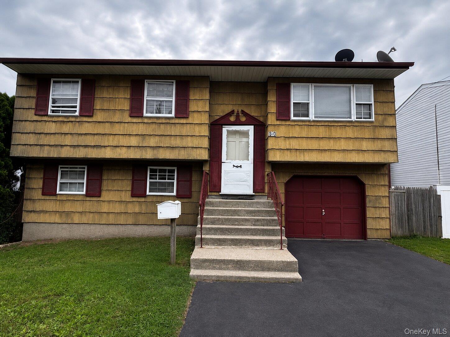 1st image of 305 10th Ave, Huntington, NY 11731 | MLS# 1041256