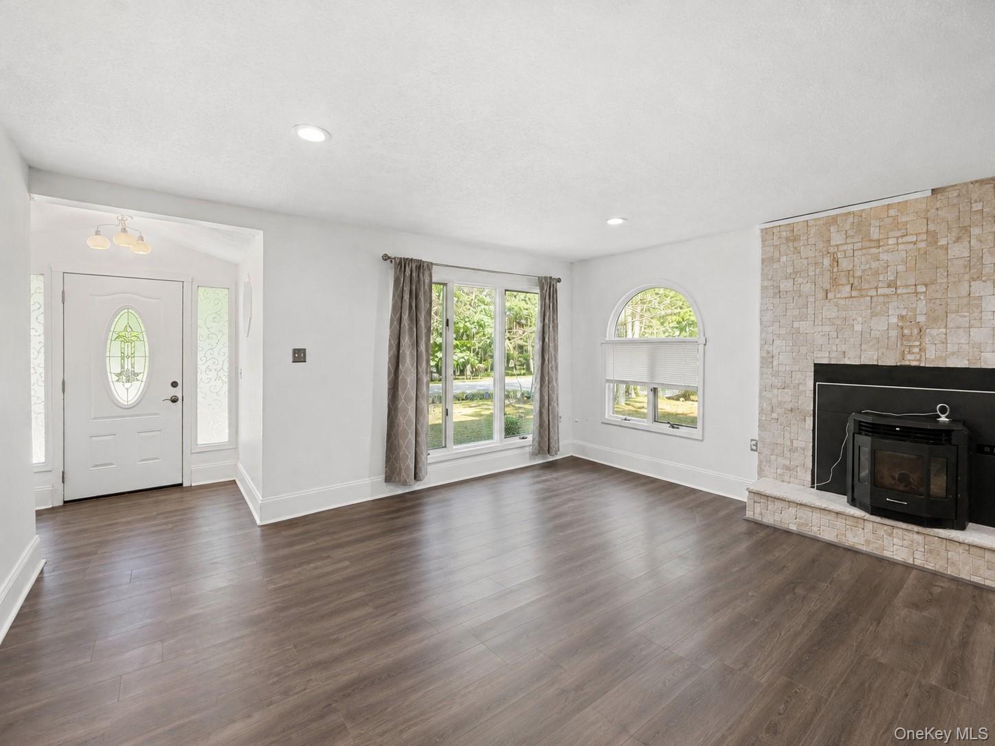 Photo 2 of Single family home for sale at 33 Buckingham Cir, Thompson, NY 12775 | MLS# 1041893 | Listing updated on 2026-09-05