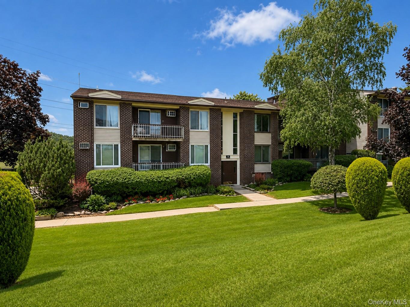 Listing Photo 3 - Condo for sale in building located at 119 Country Clb Ln, Haverstraw, NY 10970