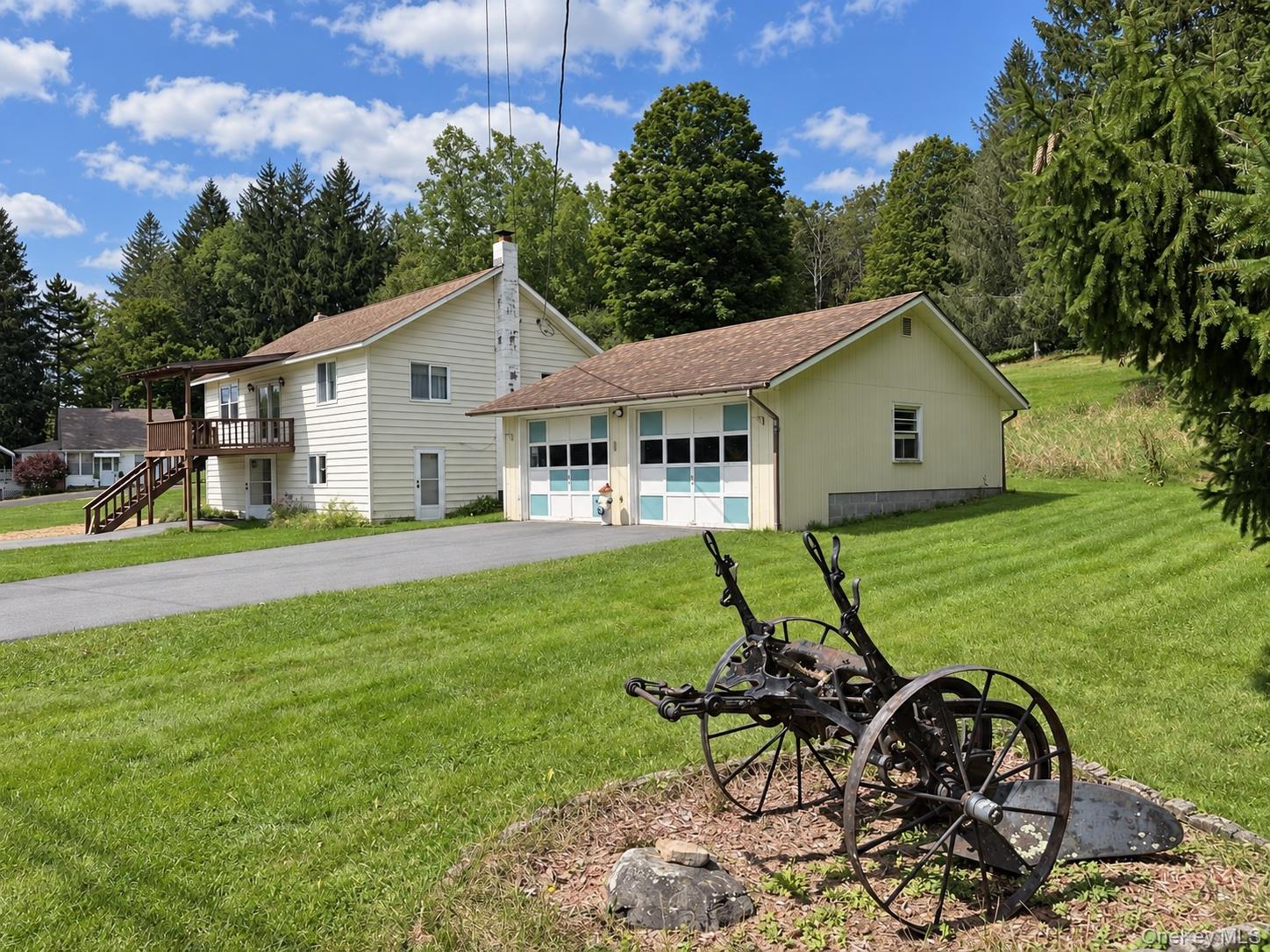 Photo 1 of Single family home for sale at 979 Debruce Rd, Rockland, NY 12758 | MLS# 1043419 | Listing updated on 2026-09-05