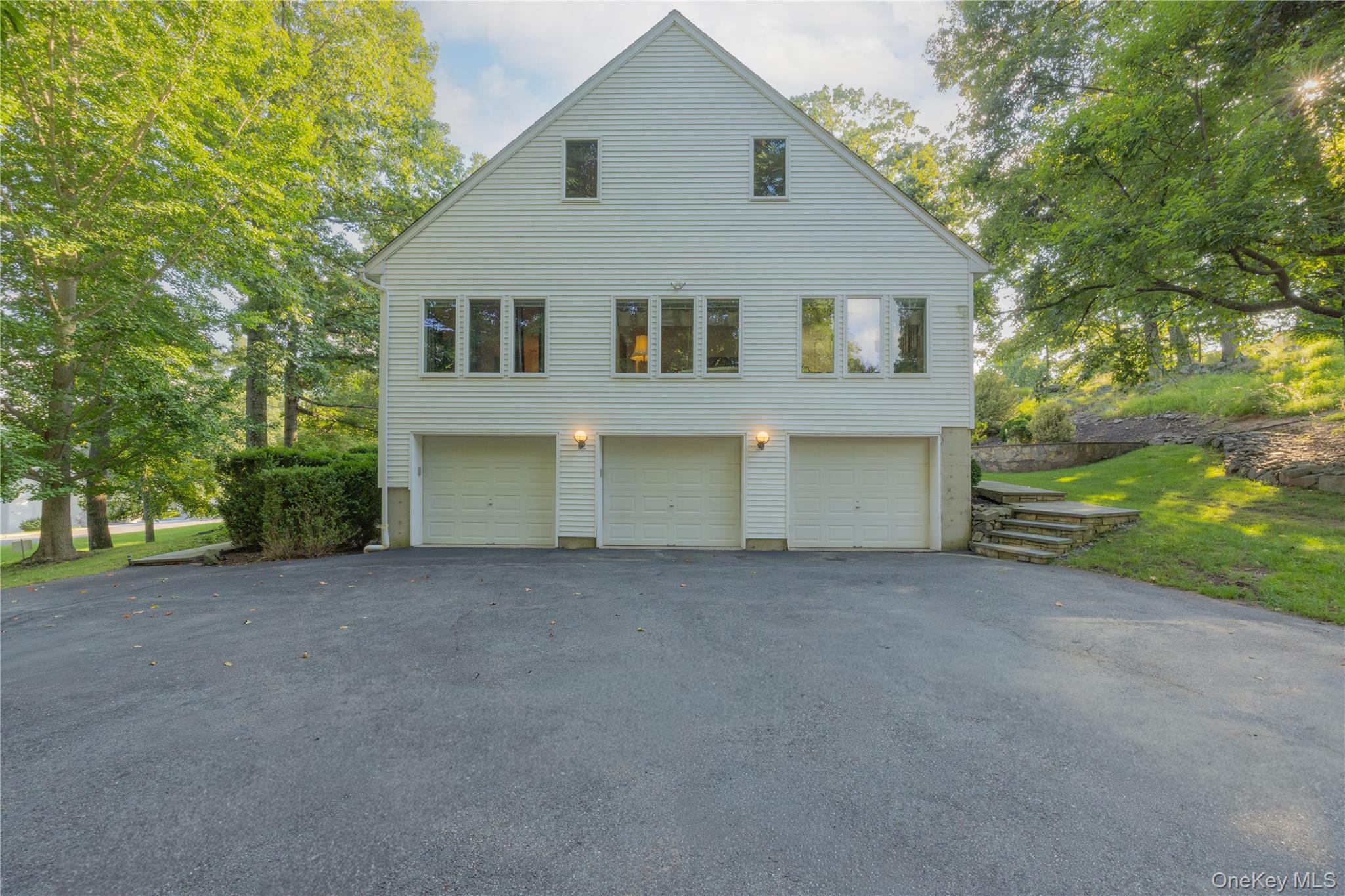 Photo 3 of Single family home for sale at 11 Hawk Nest Rd, Stony Point, NY 10986 | MLS# 1044541 | Listing updated on 2026-09-02