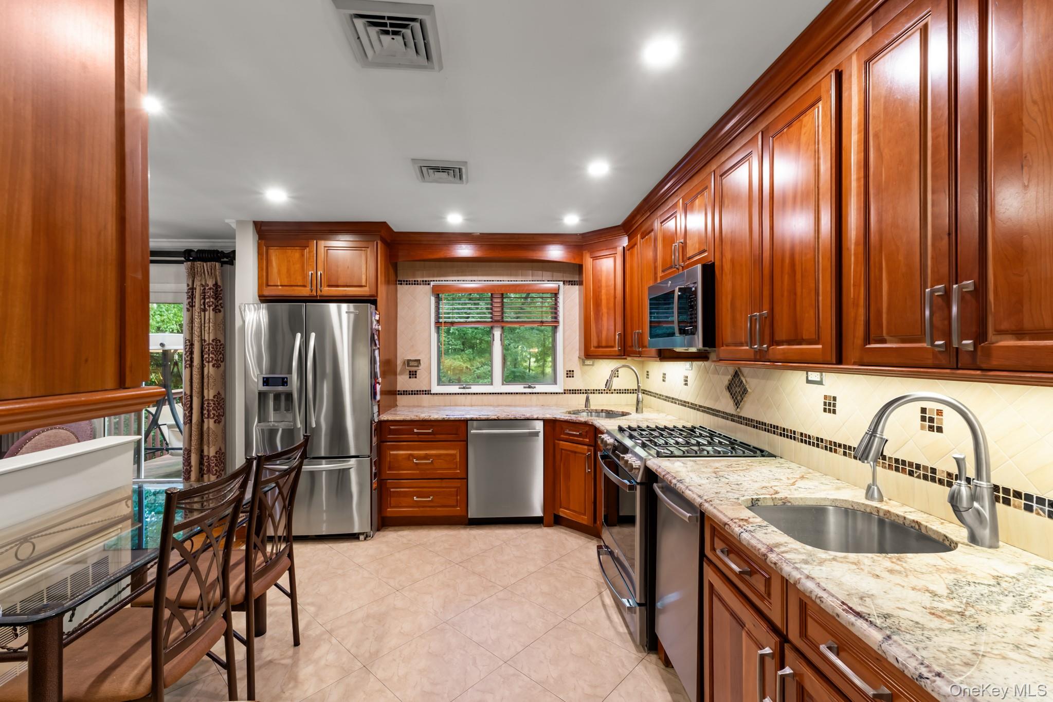 Photo 5 of Single family home for sale at 1 Earl Ct, Ramapo, NY 10952 | MLS# 1045140 | Listing updated on 2026-09-03