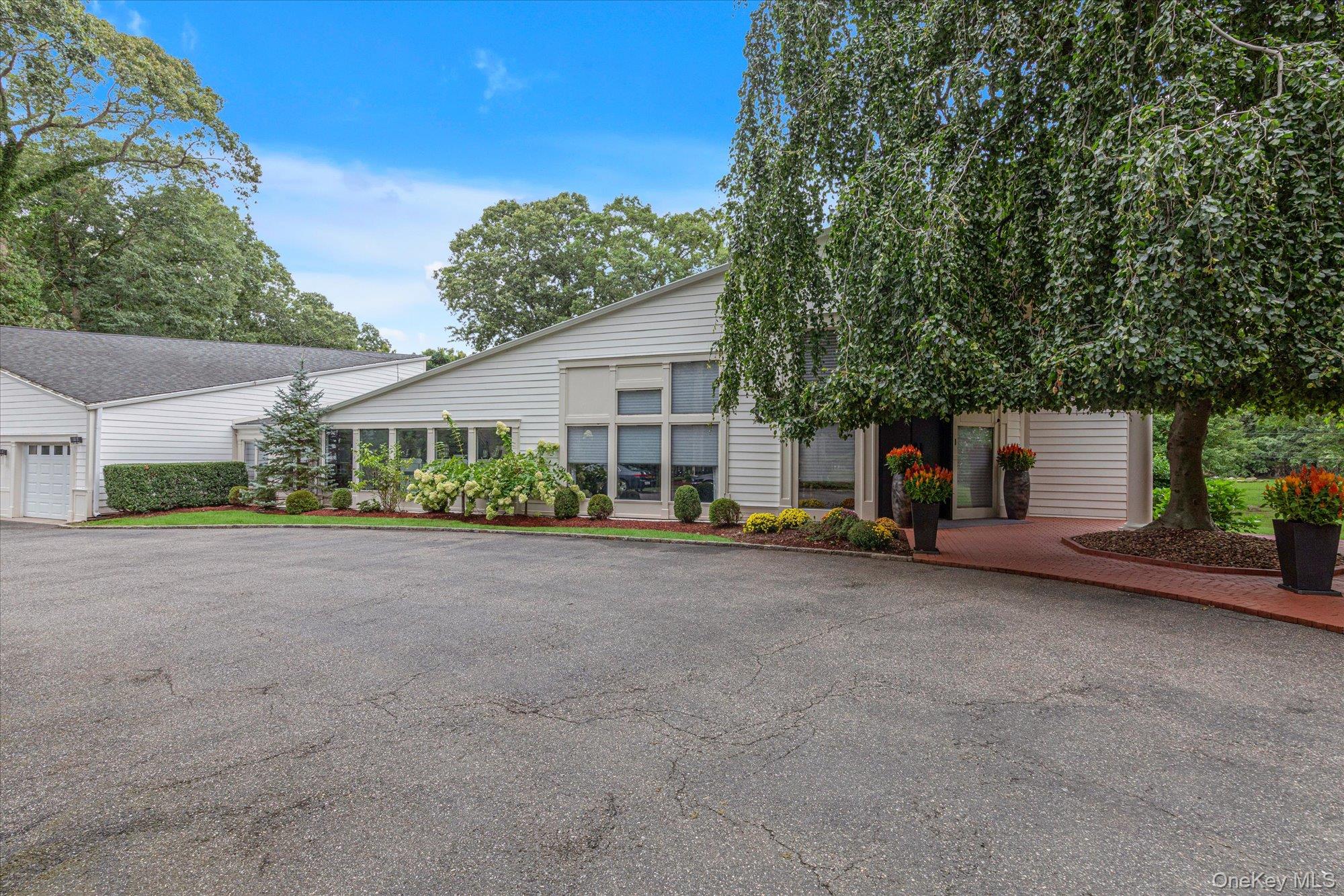Photo 38 of Mansion for sale at 5 Carol Ln, Oyster Bay, NY 11545 | MLS# 1045340 | Listing updated on 2026-09-04