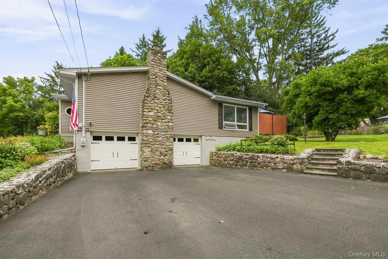 Photo 4 of Single family home for sale at 4 Rena Marie Cir, Blooming Grove, NY 10992 | MLS# 1045769 | Listing updated on 2026-09-02