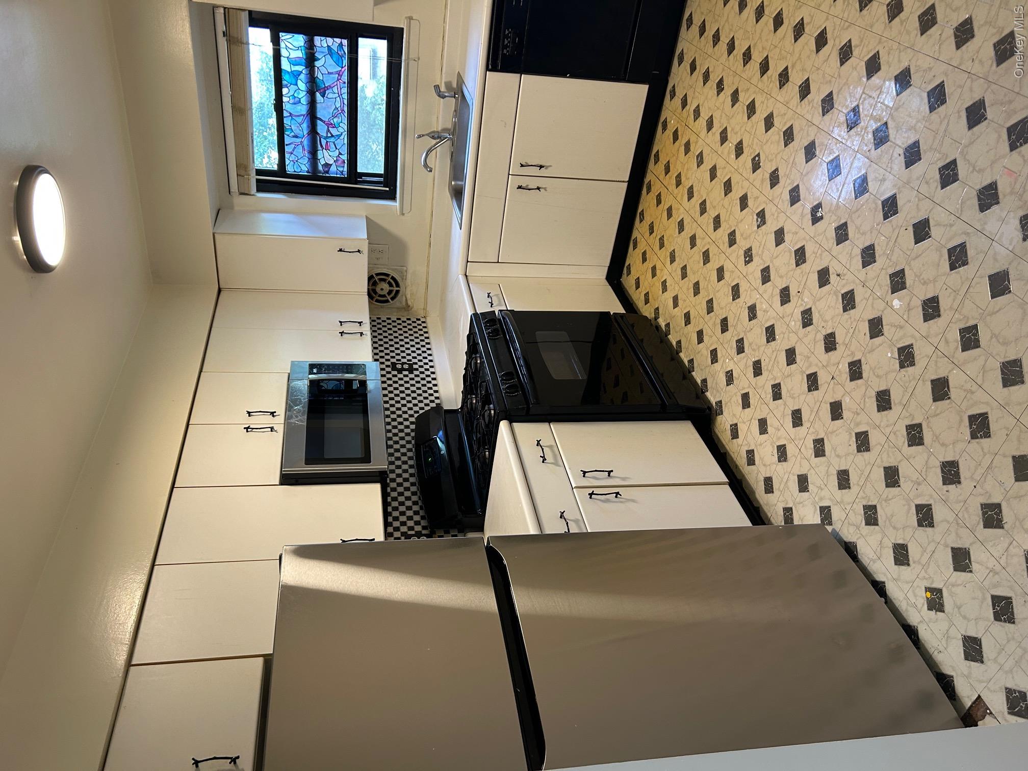Listing Photo 5 - Condo for sale in building located at 220 Sneden Pl, Ramapo, NY 10977 - Unit #220
