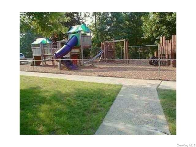 Listing Photo 2 - Condo for sale in building located at 220 Sneden Pl, Ramapo, NY 10977 - Unit #220