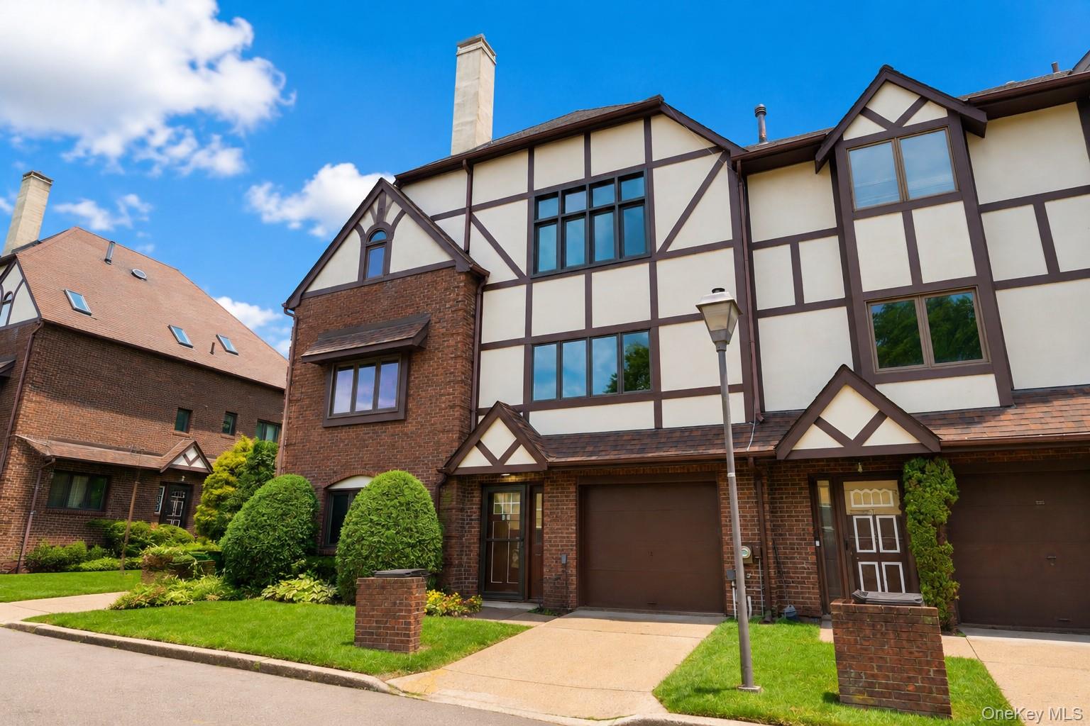 Photo 3 of Single family home for sale at 16 Fox Hunt Ct, New York, NY 10301 | MLS# 1045966 | Listing updated on 2026-09-04