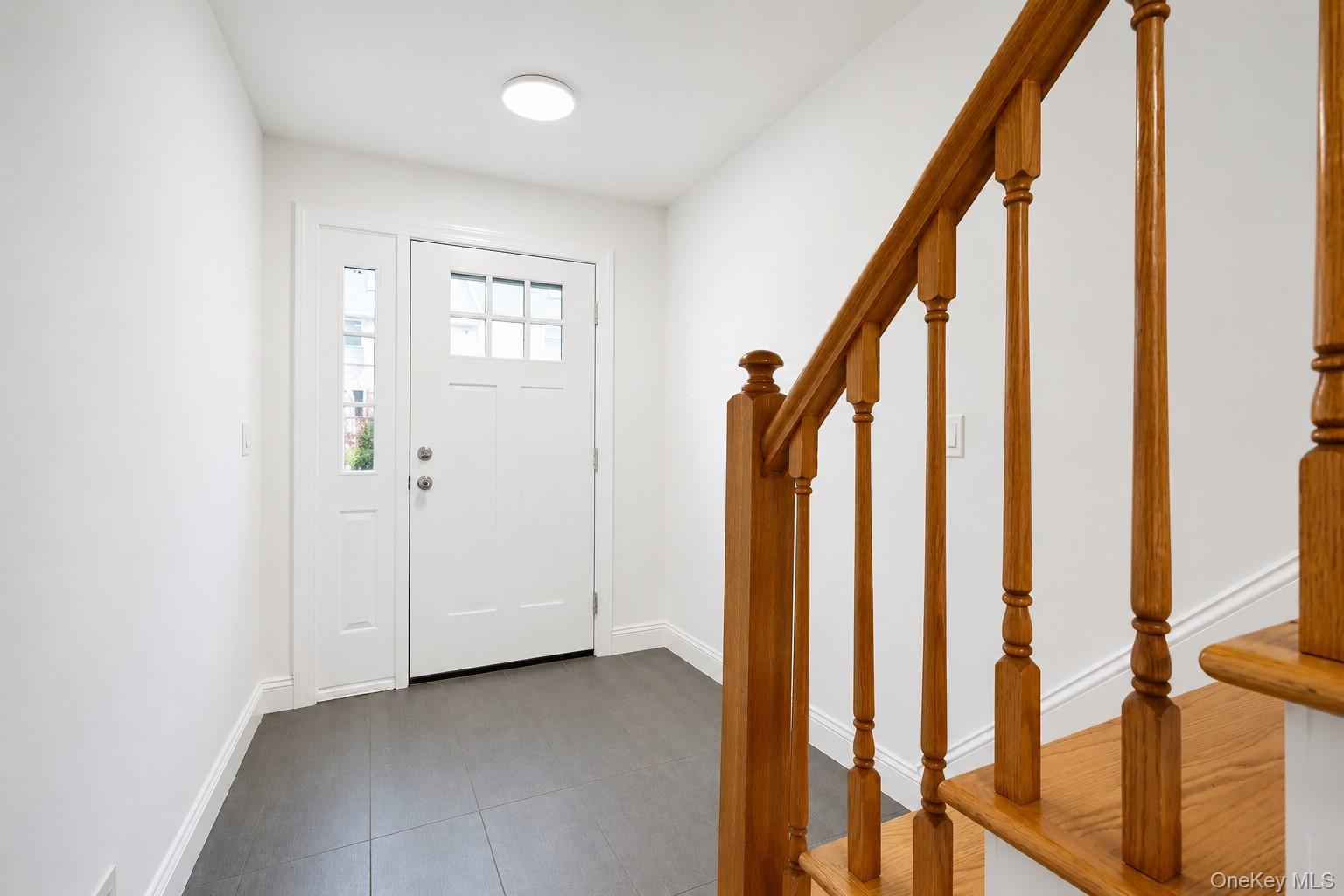 Photo 5 of Single family home for sale at 16 Fox Hunt Ct, New York, NY 10301 | MLS# 1045966 | Listing updated on 2026-09-04