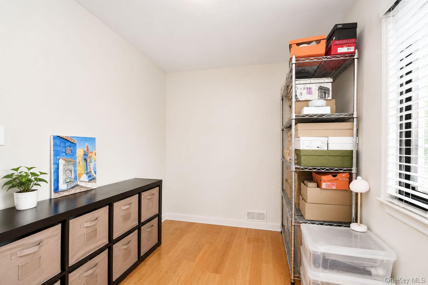 Listing Photo 2 - Condo for sale in building located at 7 Shirra Ave, New York, NY 10314 - Unit #A