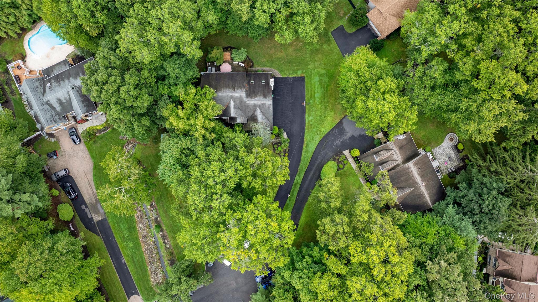 Photo 3 of Single family home for sale at 11 Croyden Ln, Clarkstown, NY 10956 | MLS# 1046991 | Listing updated on 2026-09-05