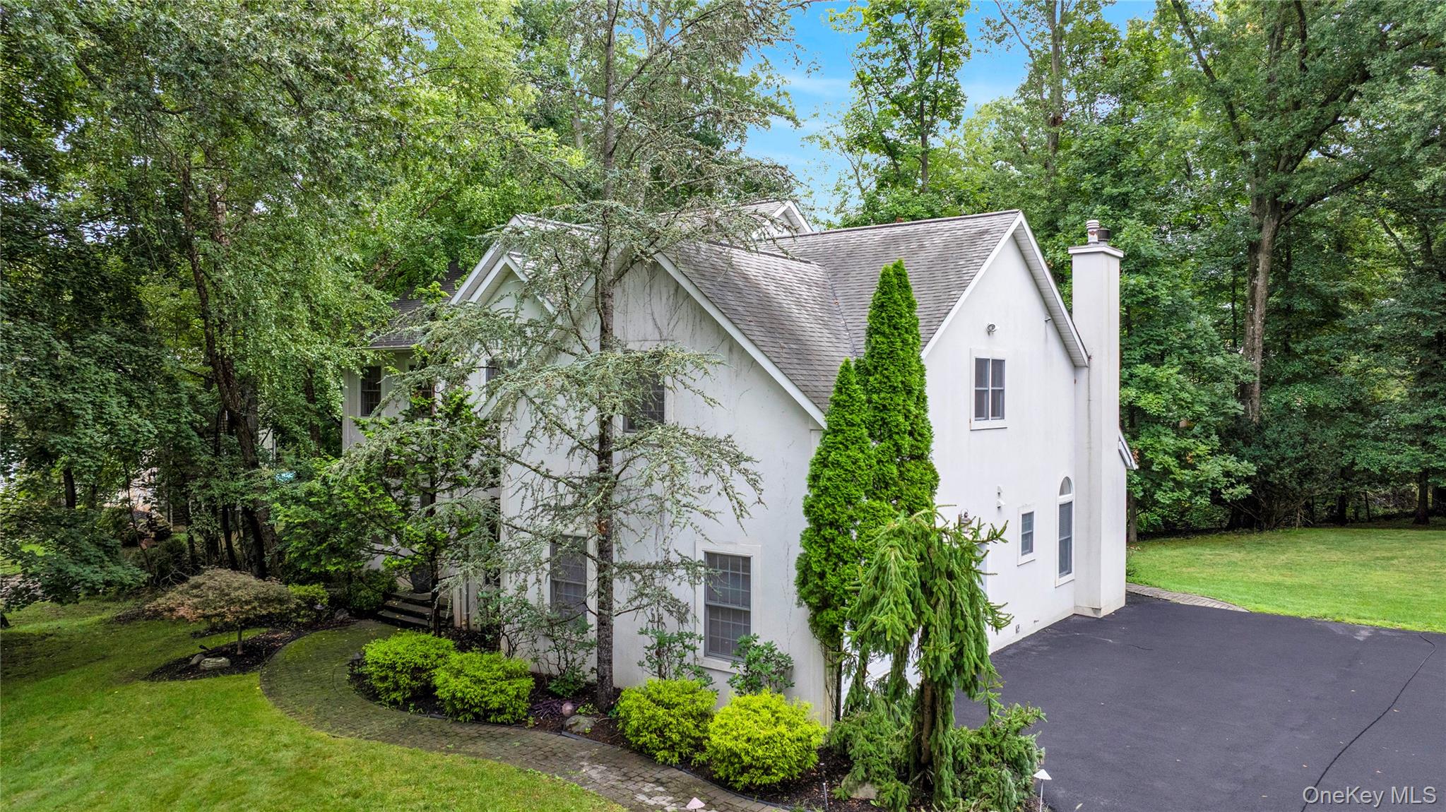 Photo 2 of Single family home for sale at 11 Croyden Ln, Clarkstown, NY 10956 | MLS# 1046991 | Listing updated on 2026-09-05