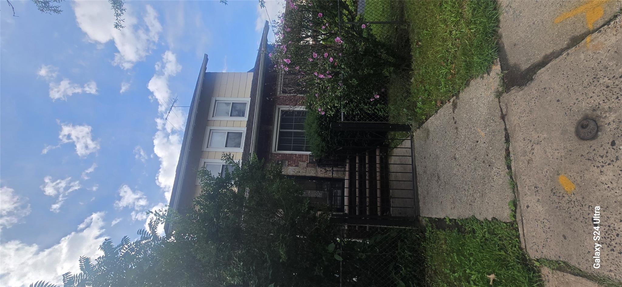 Photo 4 of Single family home for sale at 112 E 4th Street, Mount Vernon, NY 10550 | MLS# 1047090 | Listing updated on 2026-09-05