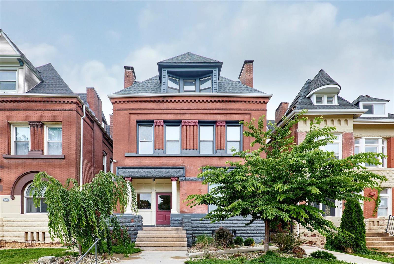 Homes for sale in Saint Louis, MO | 4253 Washington Blvd #D, Saint Louis, MO 63108 | MLS# 24033408