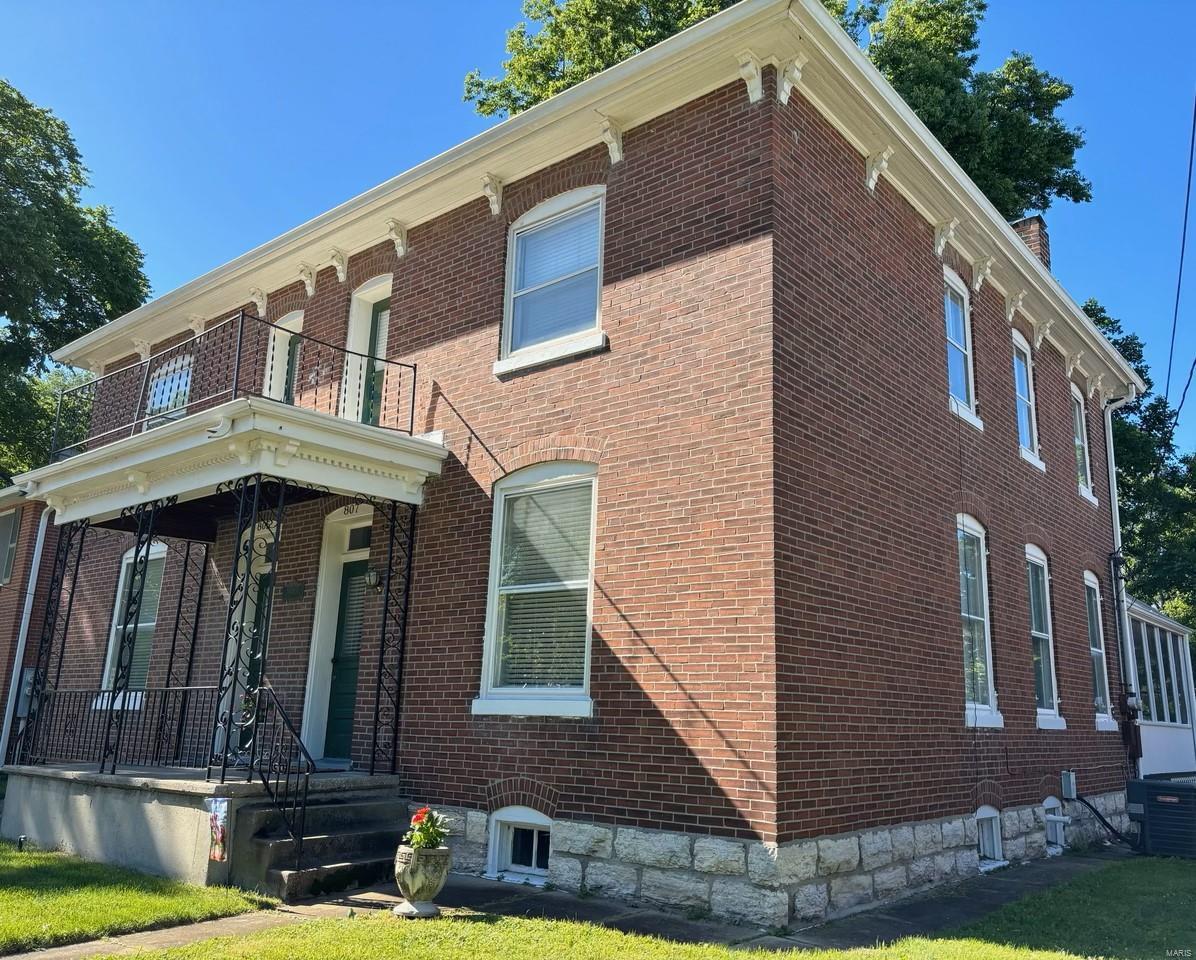 Homes for sale in St. Charles, MO | 805 Clark St, St. Charles, MO 63301 | MLS# 24072023