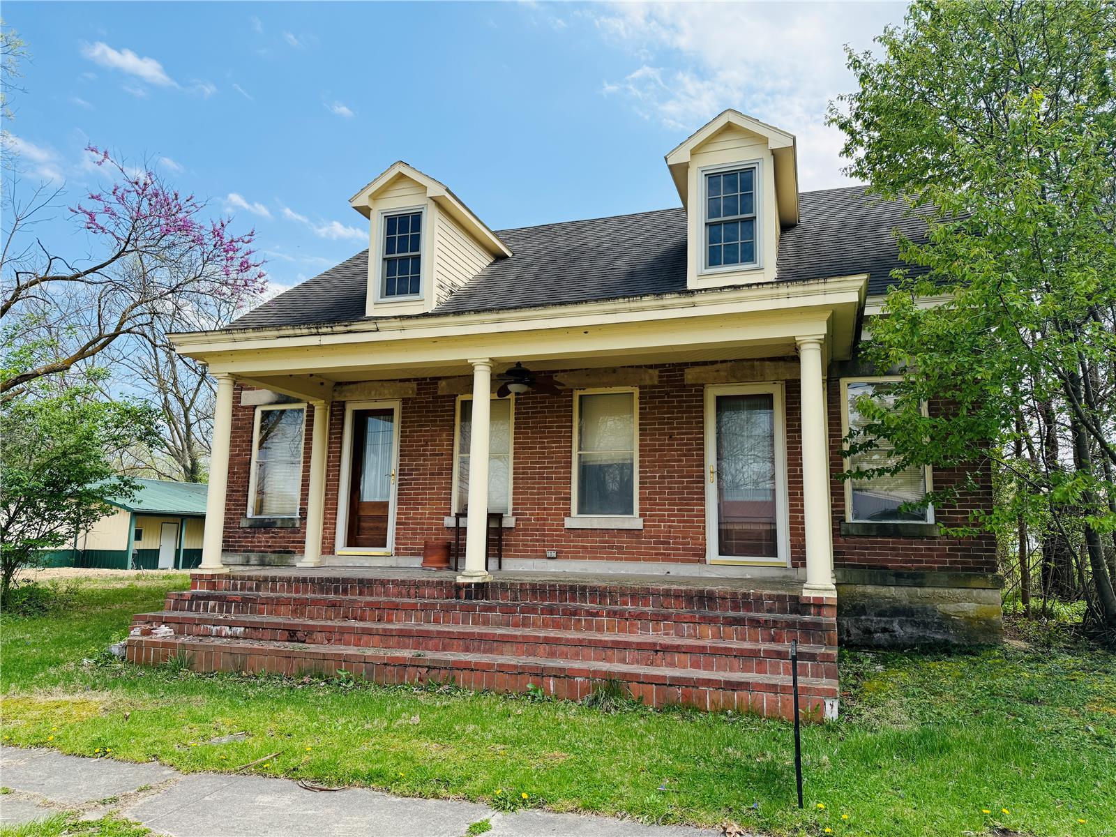 Photo 1 of Single family home for sale at 315 E Madison St, Paris, MO 65275 | MLS# 24073879 | Listing updated on 2025-04-17