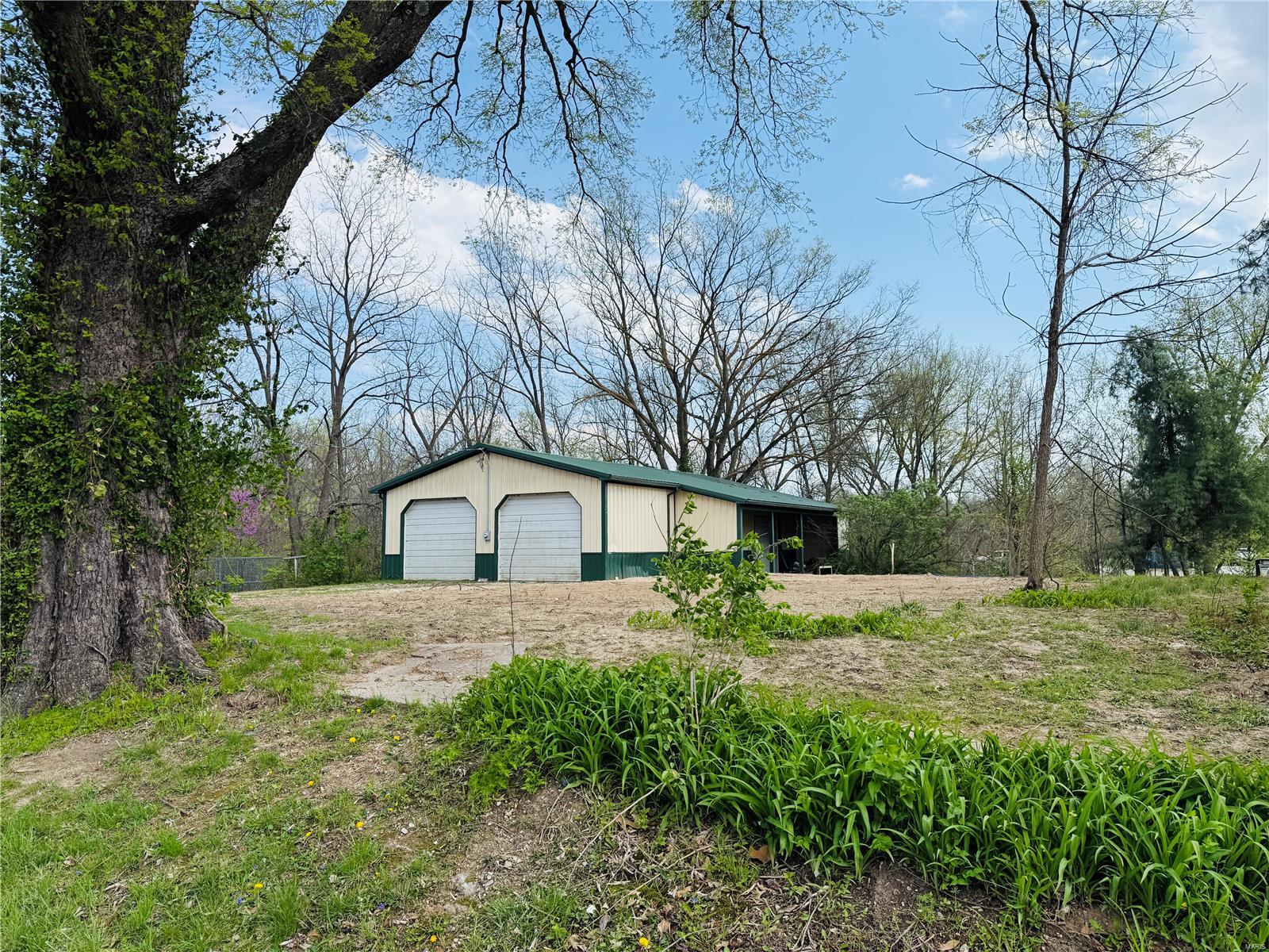 Photo 2 of Single family home for sale at 315 E Madison St, Paris, MO 65275 | MLS# 24073879 | Listing updated on 2025-04-17