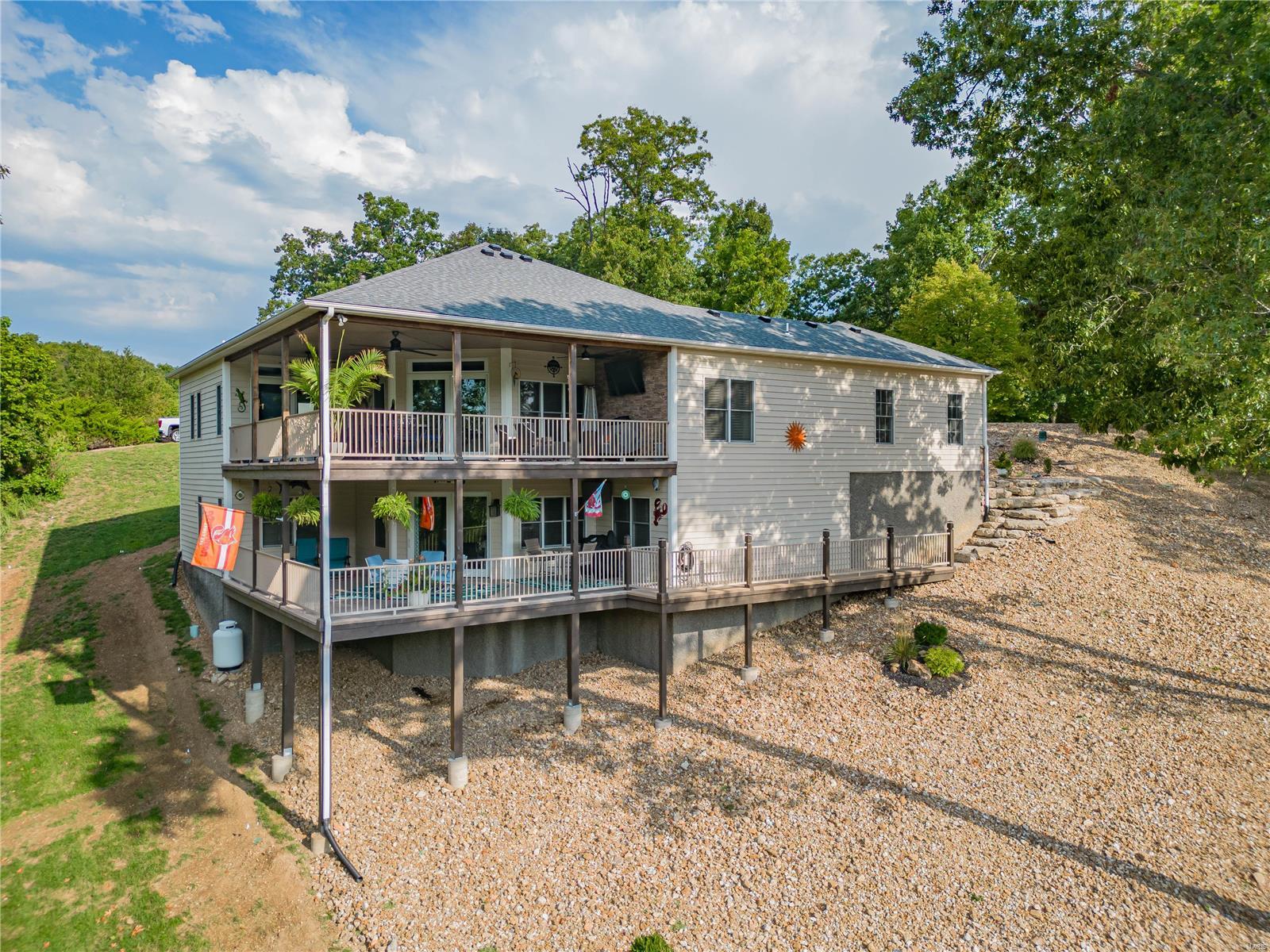 Photo 1 of Single family home for sale at 4 Isleworth Ave, Lake Ozark, MO 65049 | MLS# 25002528 | Listing updated on 2025-01-17
