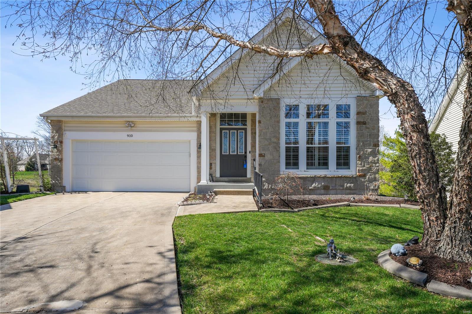 Homes for sale in Lake St. Louis, MO | 910 Ridgepointe Pl Cir #96, Lake St. Louis, MO 63367 | MLS# 25016856