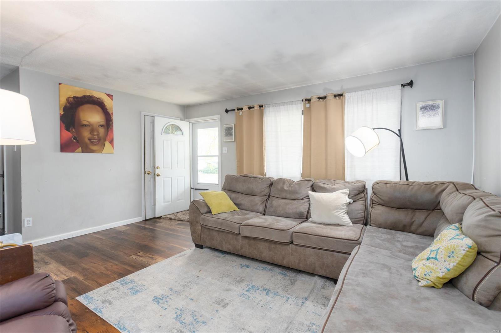 Homes for sale in Florissant, MO | 1070 Hallwood Dr, Florissant, MO 63033 | MLS# 25021671