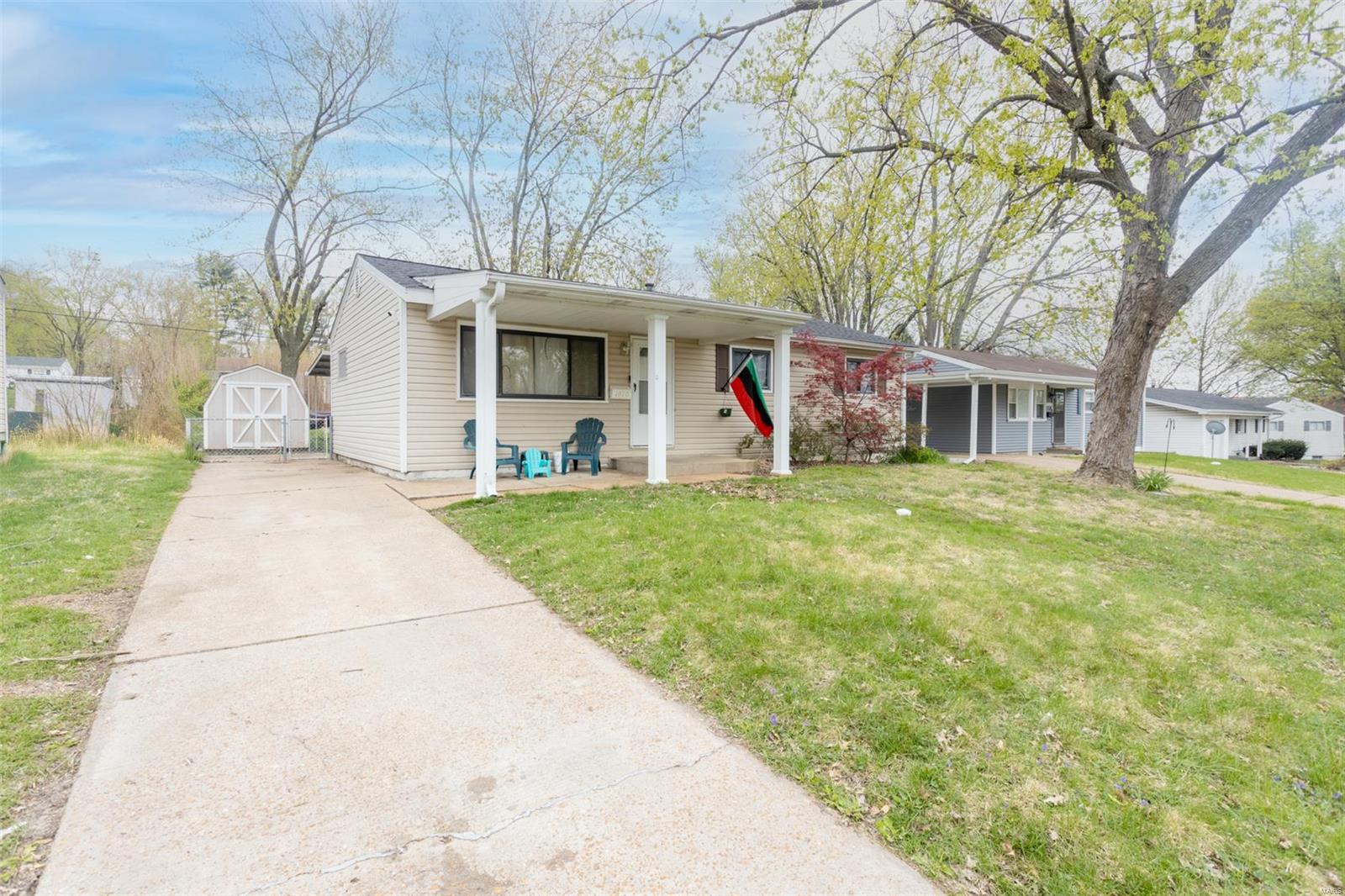 Homes for sale in Florissant, MO | 1070 Hallwood Dr, Florissant, MO 63033 | MLS# 25021671