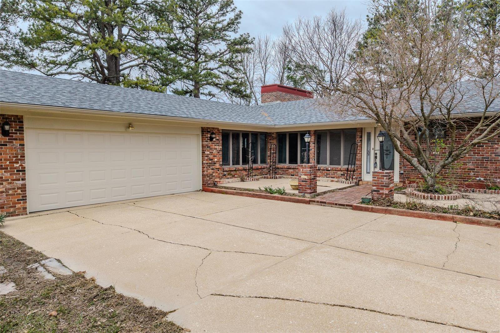 Homes for sale in Lebanon, MO | 249 Keller A Dr, Lebanon, MO 65536 | MLS# 25022211