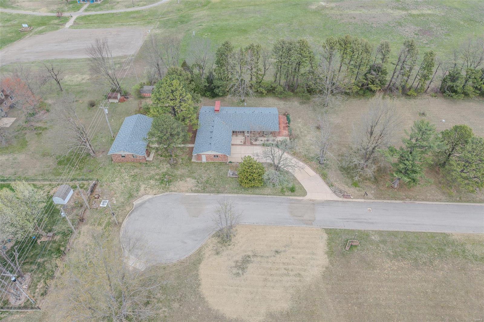 Homes for sale in Lebanon, MO | 249 Keller A Dr, Lebanon, MO 65536 | MLS# 25022211