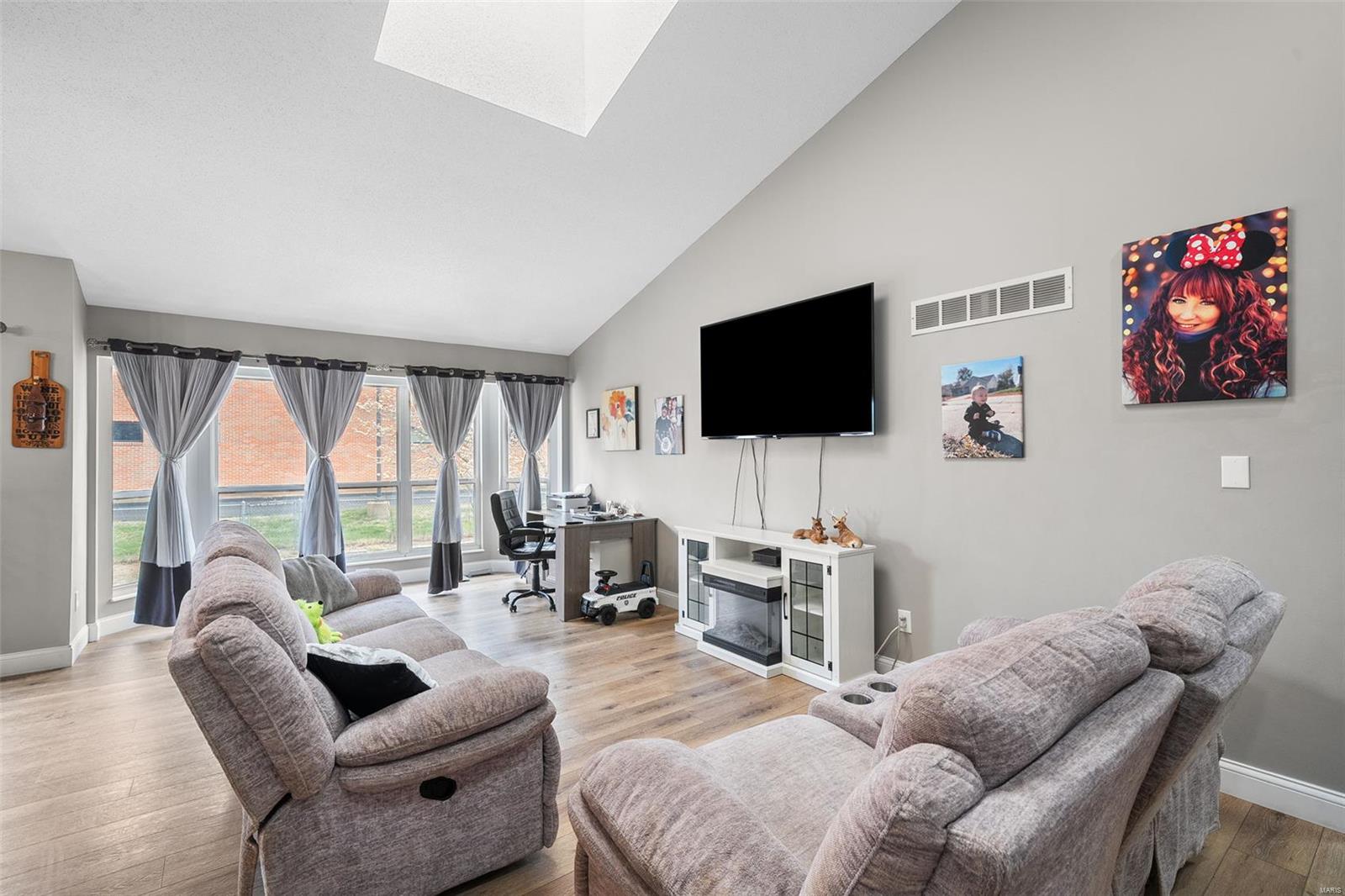 Homes for sale in Florissant, MO | 549 Rancho Lane Lane, Florissant, MO 63031 | MLS# 25022538