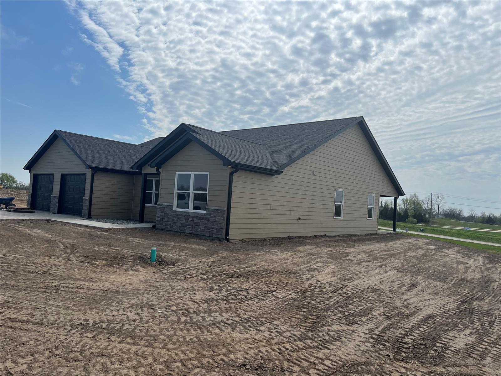 Homes for sale in Hannibal, MO | 60 W Larkspur, Hannibal, MO 63401 | MLS# 25023613