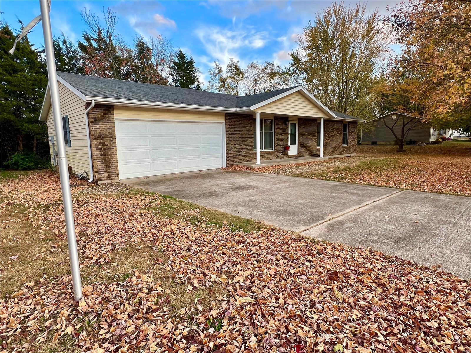 Photo 2 of Single family home for sale at 107 Meadow Ln, Montgomery City, MO 63361 | MLS# 25023718 | Listing updated on 2025-04-16