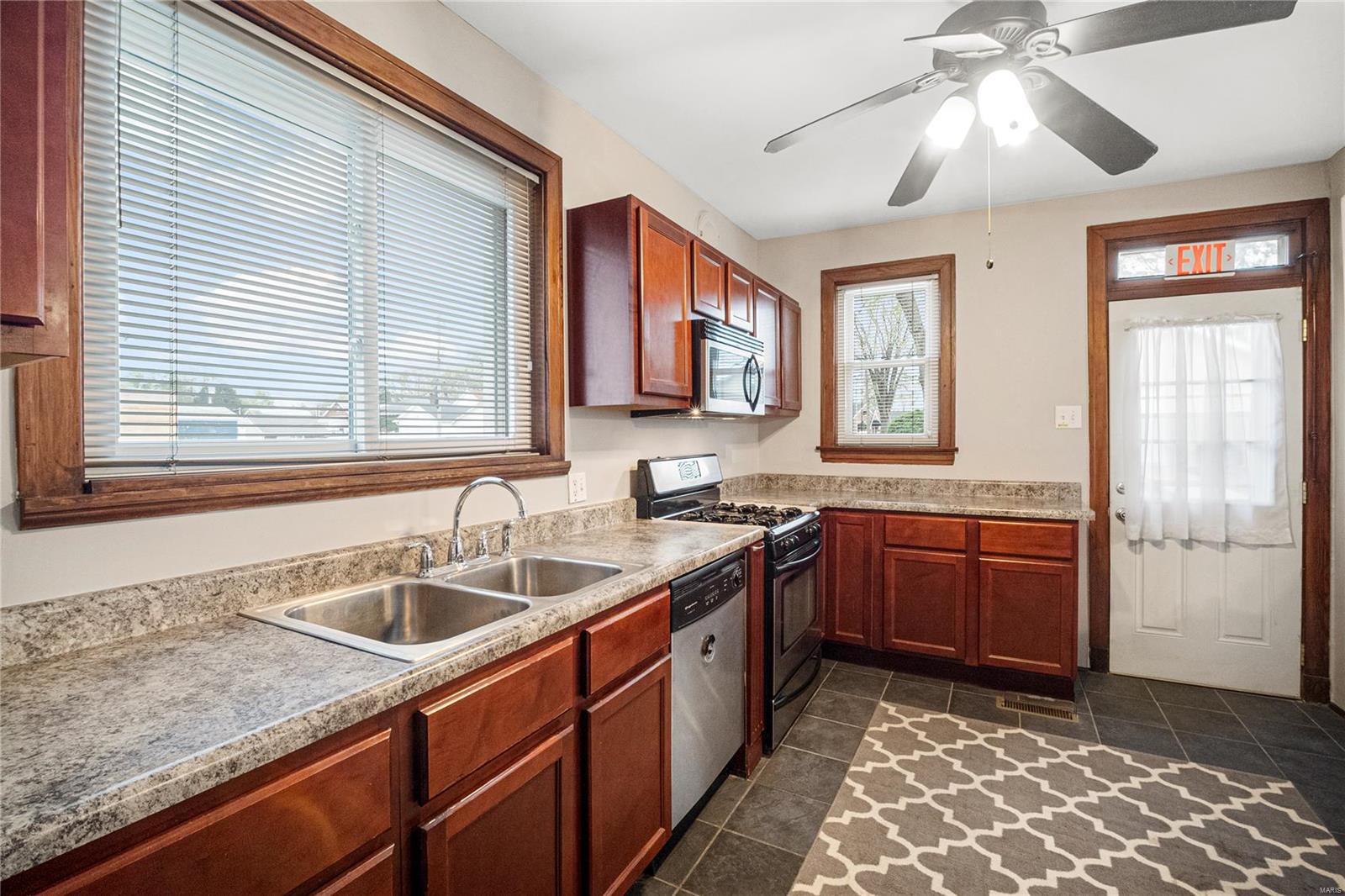 Homes for sale in St. Louis, MO | 8700 Gravois Rd, St. Louis, MO 63123 | MLS# 25025045