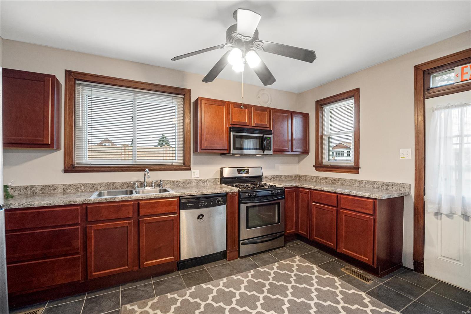 Homes for sale in St. Louis, MO | 8700 Gravois Rd, St. Louis, MO 63123 | MLS# 25025045