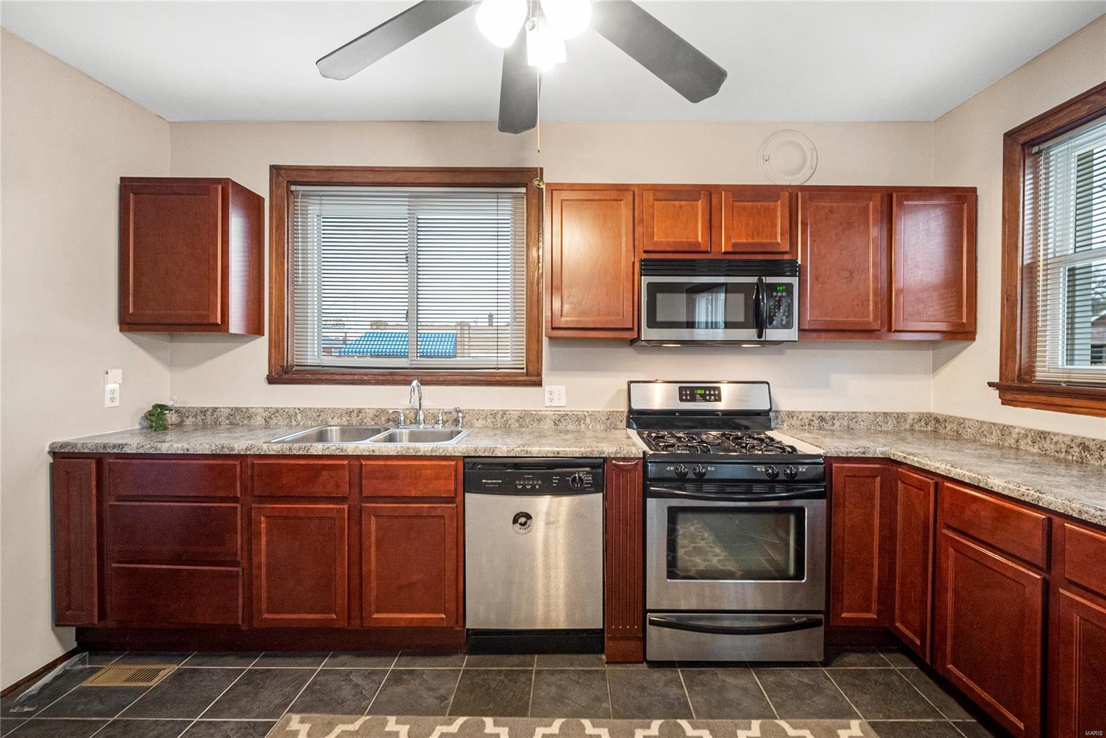 Homes for sale in St. Louis, MO | 8700 Gravois Rd, St. Louis, MO 63123 | MLS# 25025045