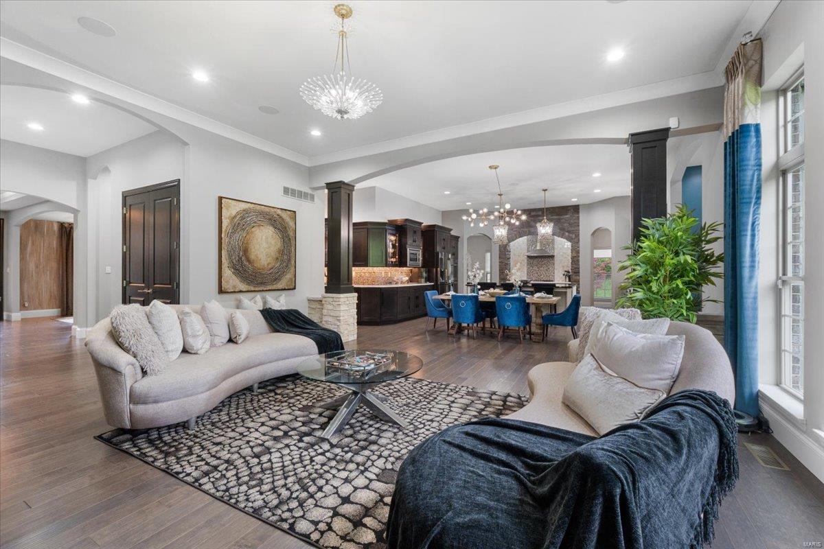 Homes for sale in St. Louis, MO | 5 Watch Hill Rd, St. Louis, MO 63124 | MLS# 25027350