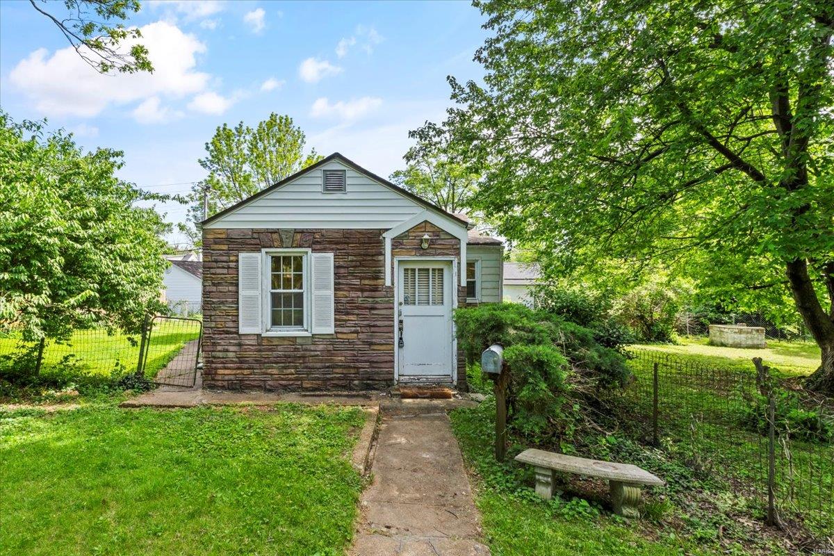 Photo 2 of Single family home for sale at 7728 Snowden Ave, Saint Louis, MO 63117 | MLS# 25027757 | Listing updated on 2025-05-09
