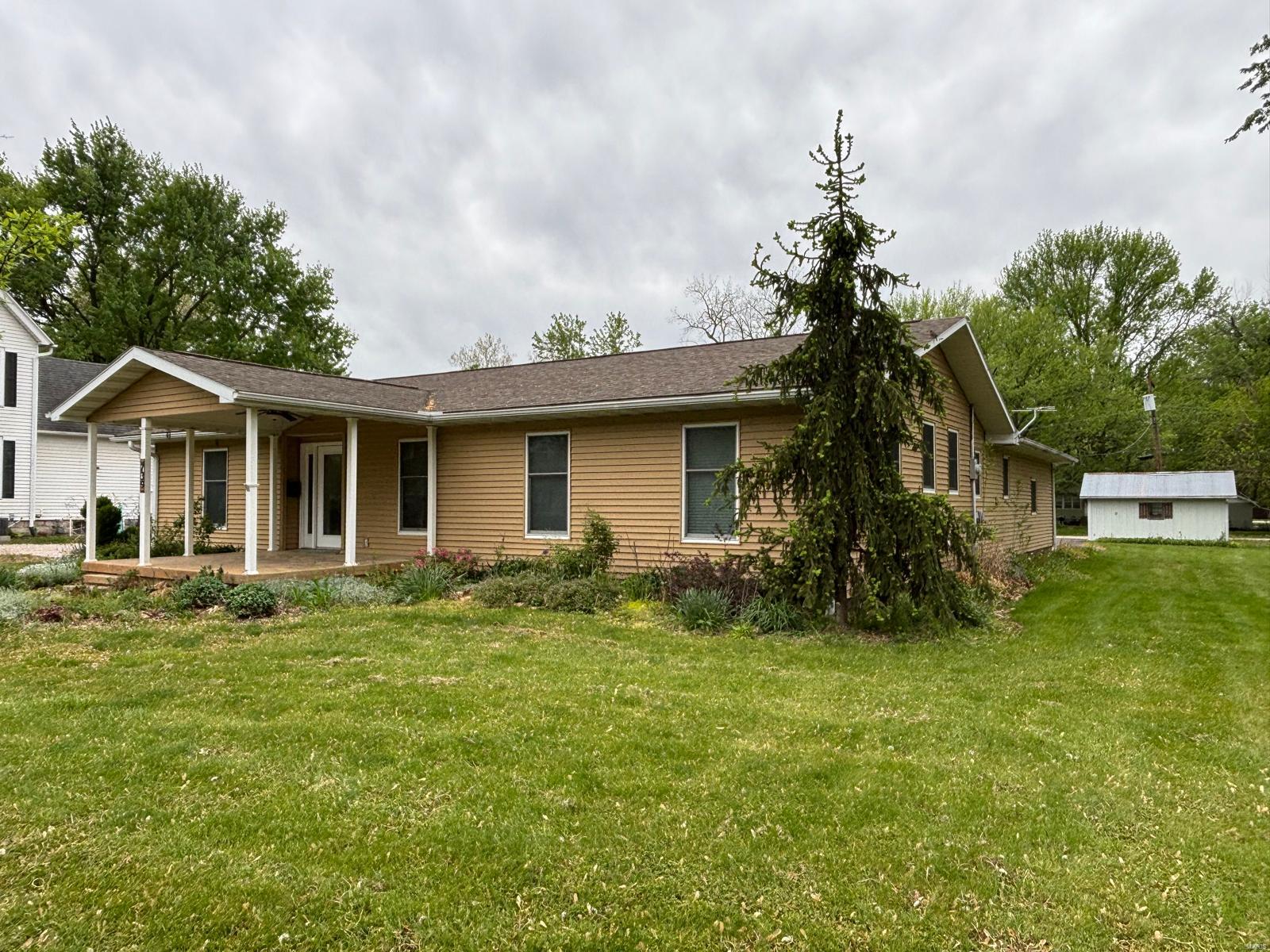 Photo 2 of Single family home for sale at 739 N Main St, Monroe City, MO 63456 | MLS# 25028137 | Listing updated on 2025-04-30