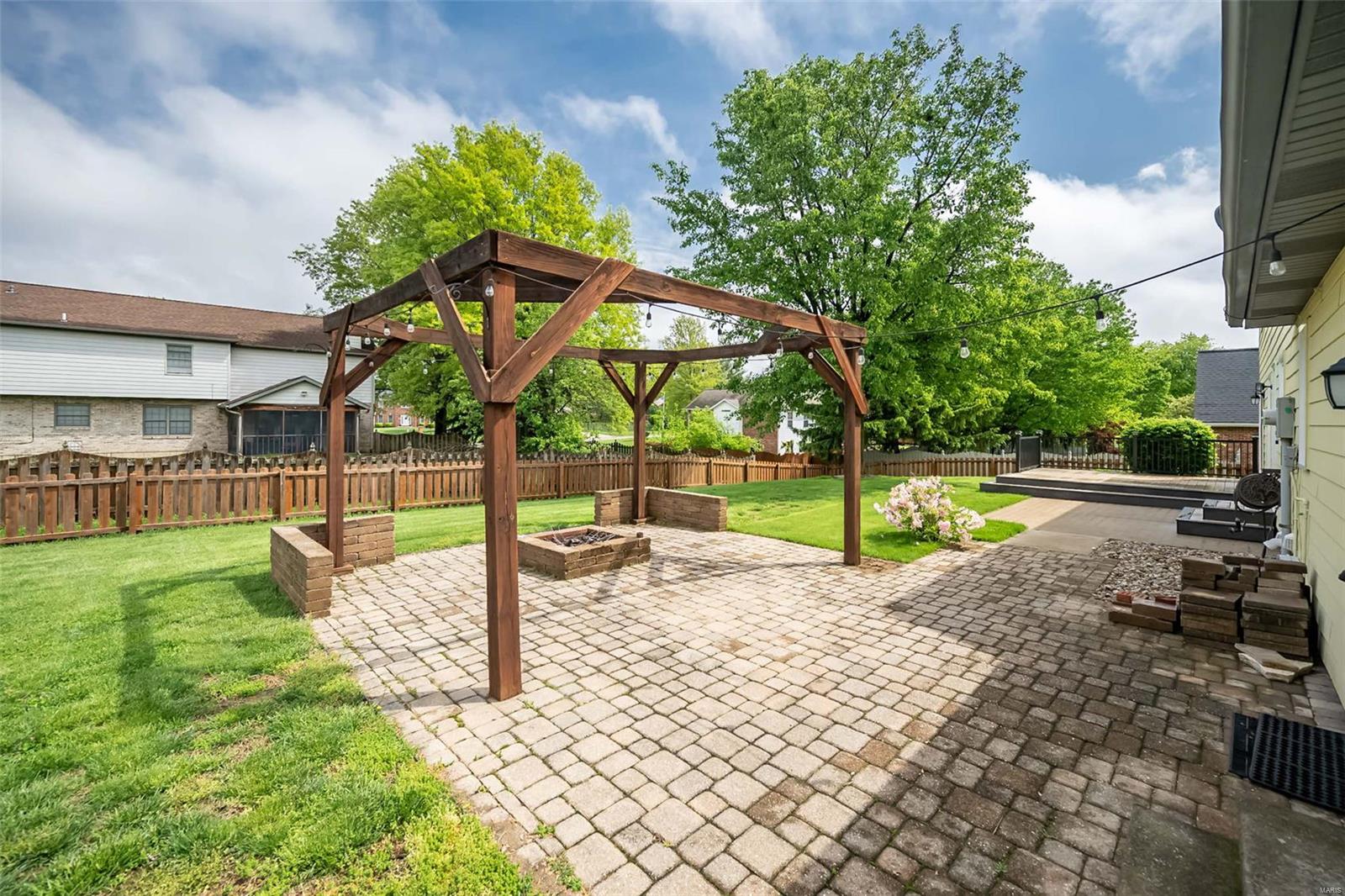 Homes for sale in Belleville, IL | 237 Summers, Belleville, IL 62220 | MLS# 25028613