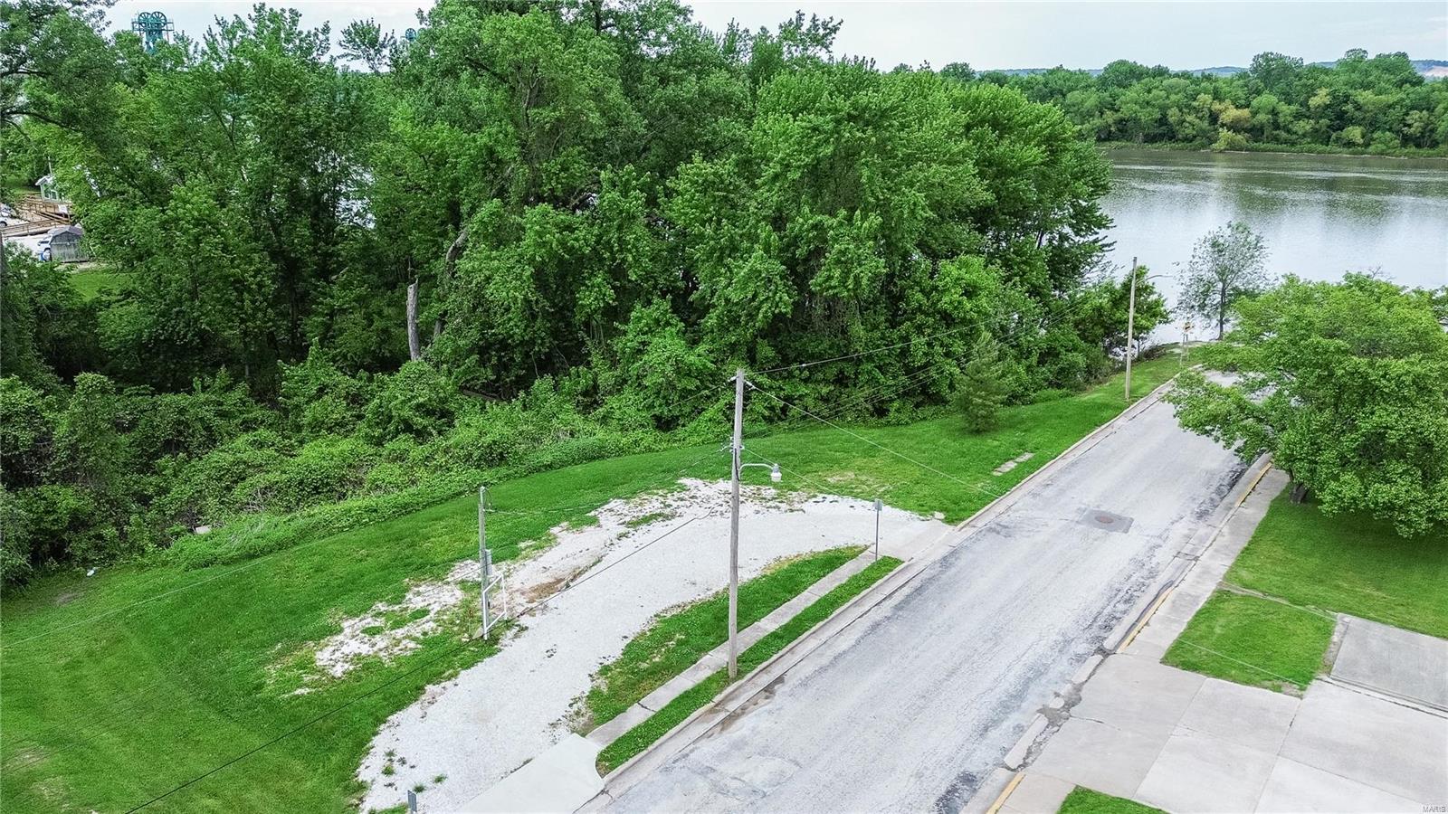 Homes for sale in Hardin, IL | 108 E French St, Hardin, IL 62047 | MLS# 25030411