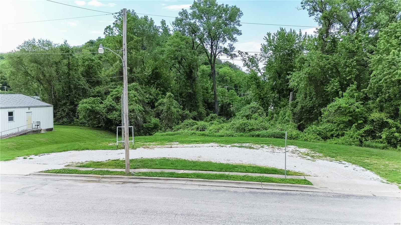 Homes for sale in Hardin, IL | 108 E French St, Hardin, IL 62047 | MLS# 25030411